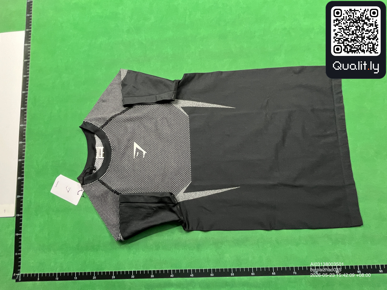 T-shirt — foto QC 3 de 16