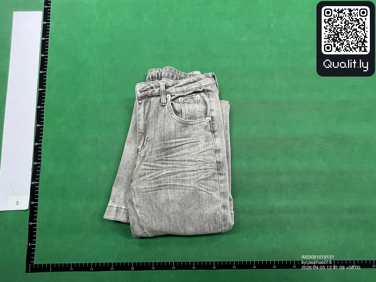 Jeans — QC-foto 1 van 4