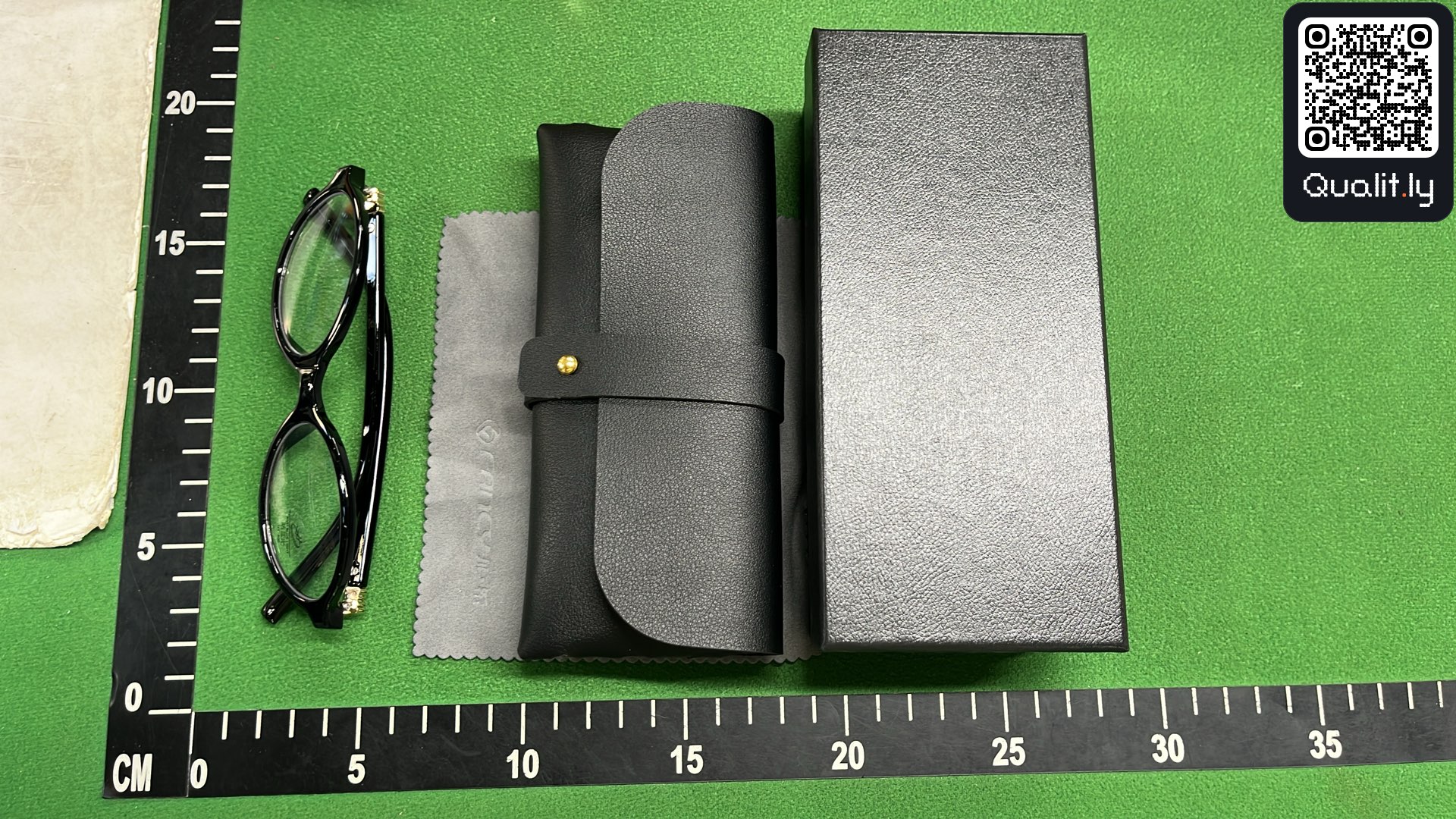 Sunglasses QC photo 3 of 13
