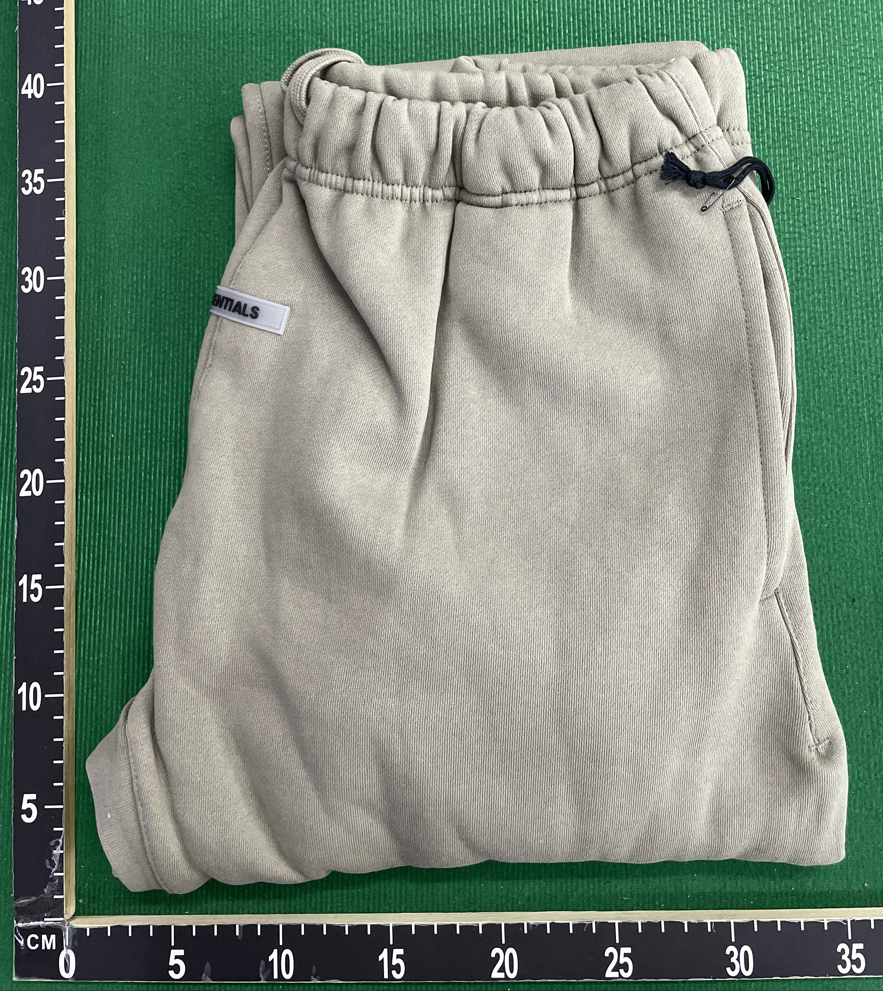 Pants QC photo 1 of 72