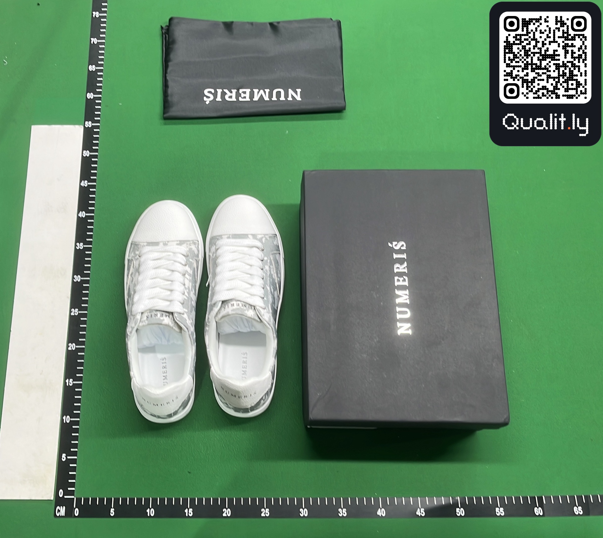 Sneakers QC photo 1 of 6