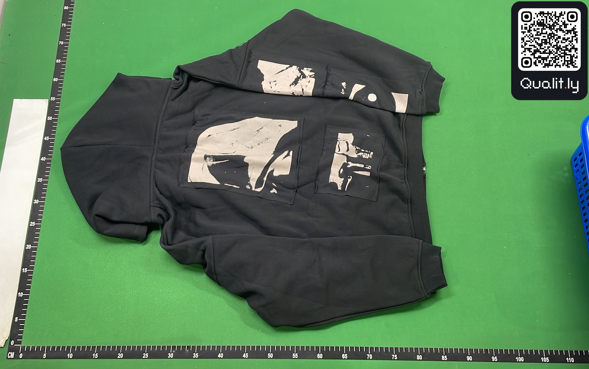 Hoodie — QC-Foto 3 von 28