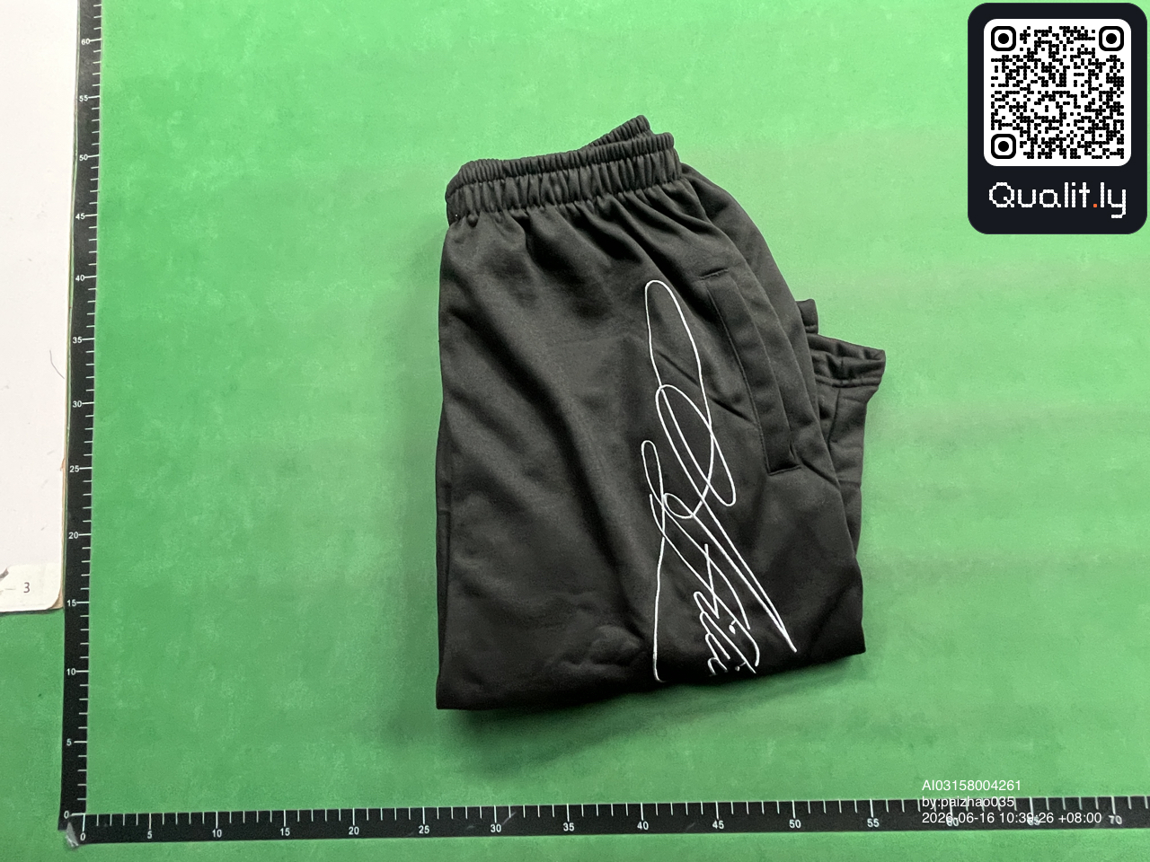 Short — photo QC 1 sur 4