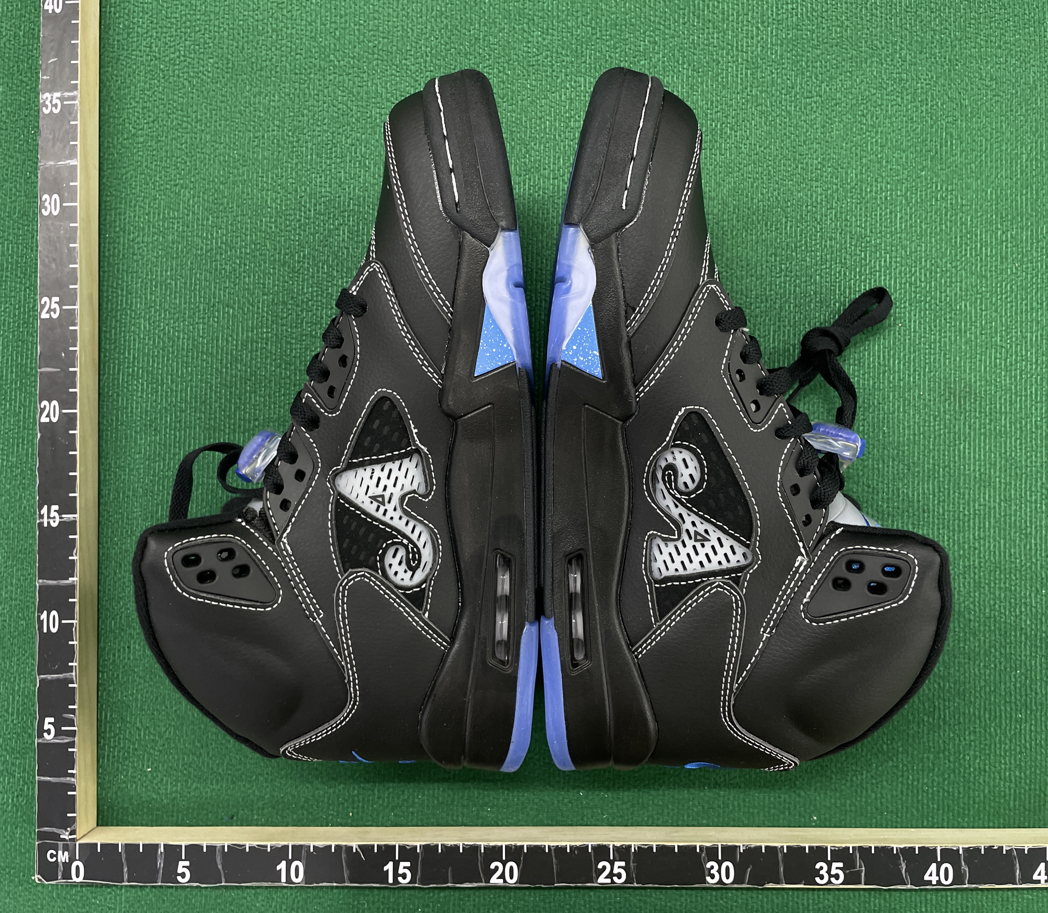 Sneakers QC photo 2 of 26