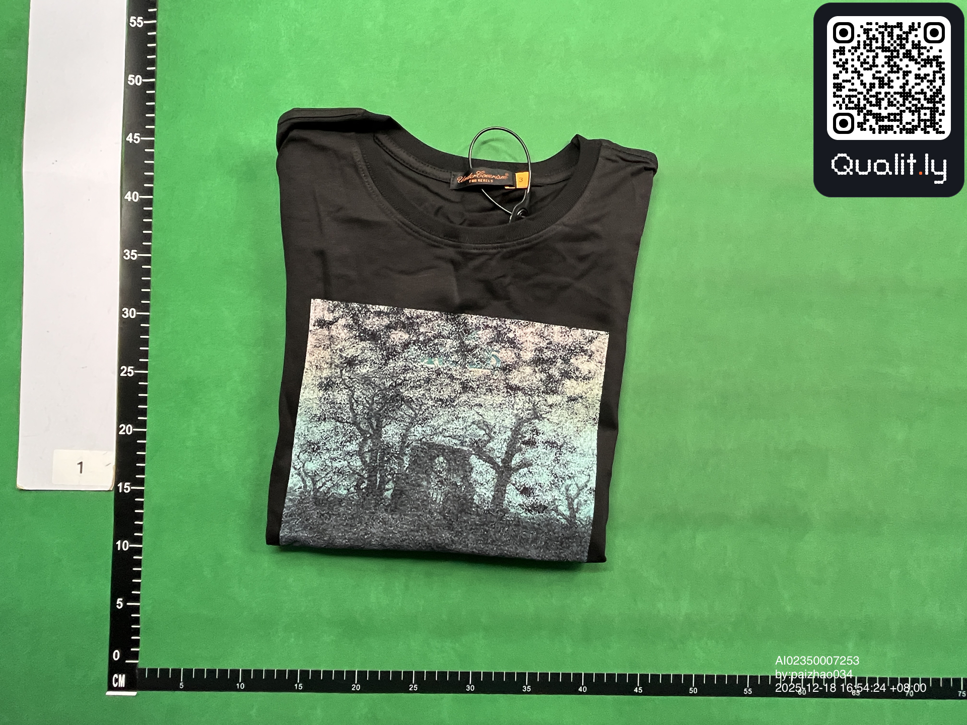 T-shirt — photo QC 1 sur 8