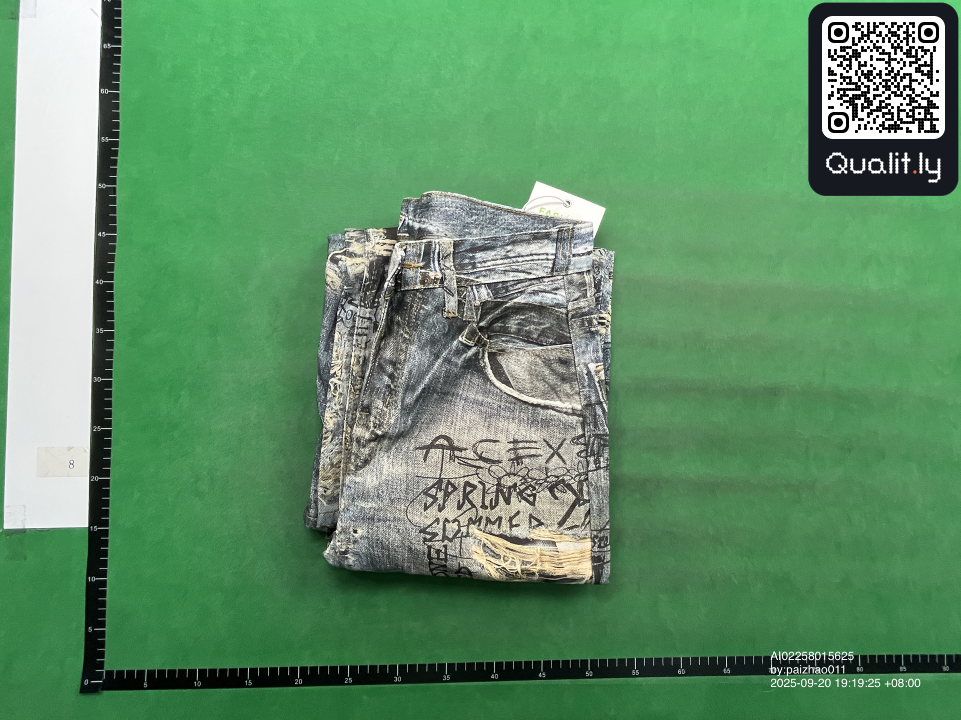 牛仔裤 QC 照片 1 / 4
