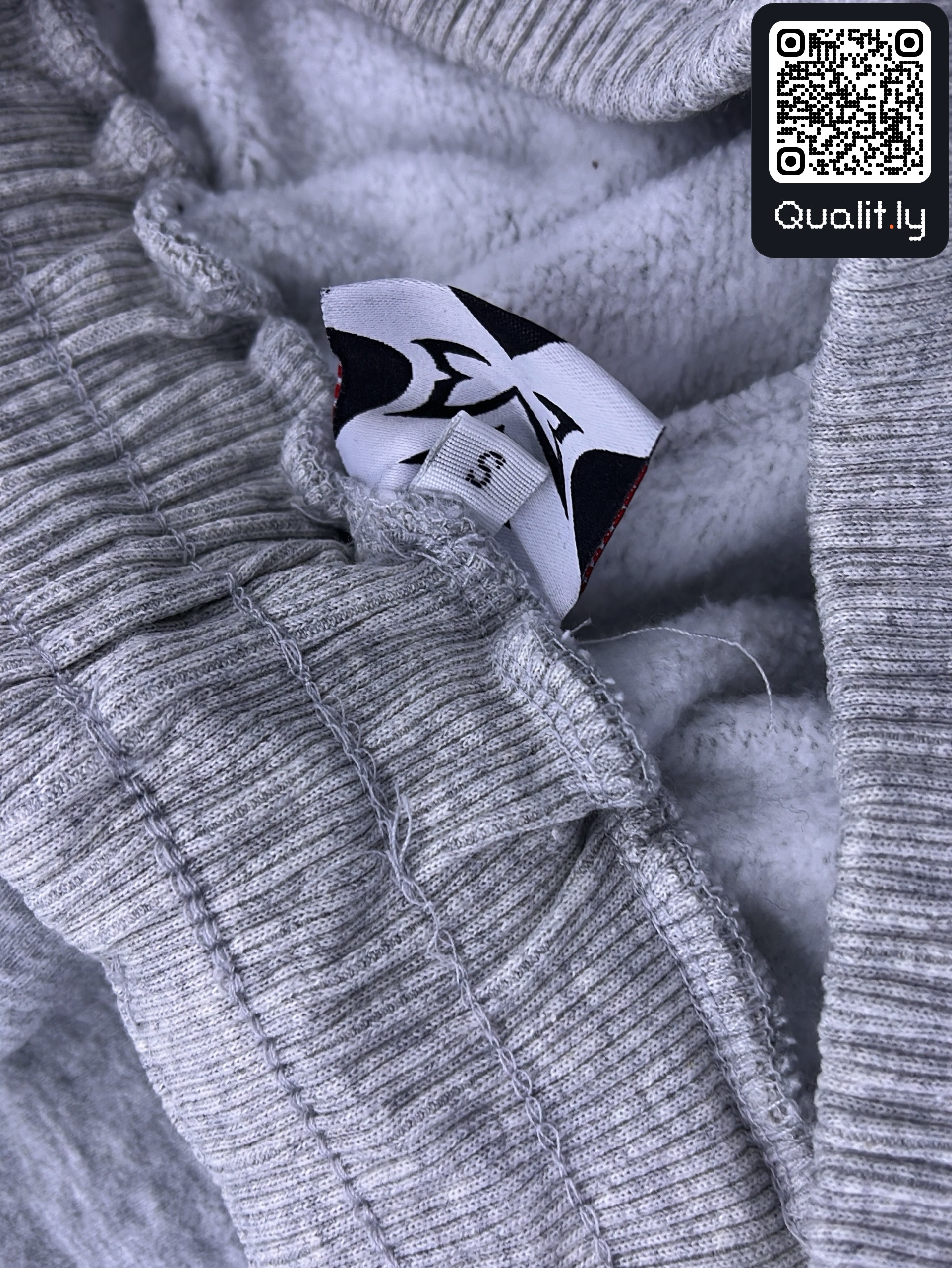 Hoodie — QC-Foto 2 von 4
