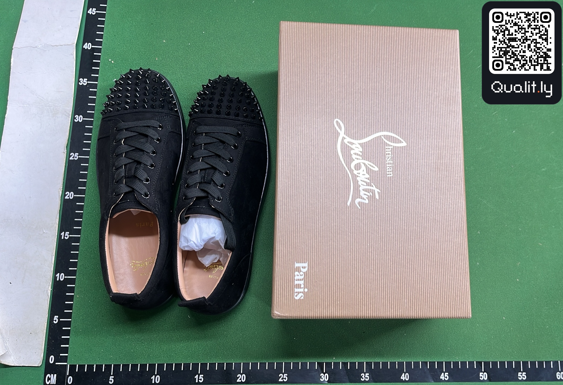 Sneakers QC photo 1 of 130