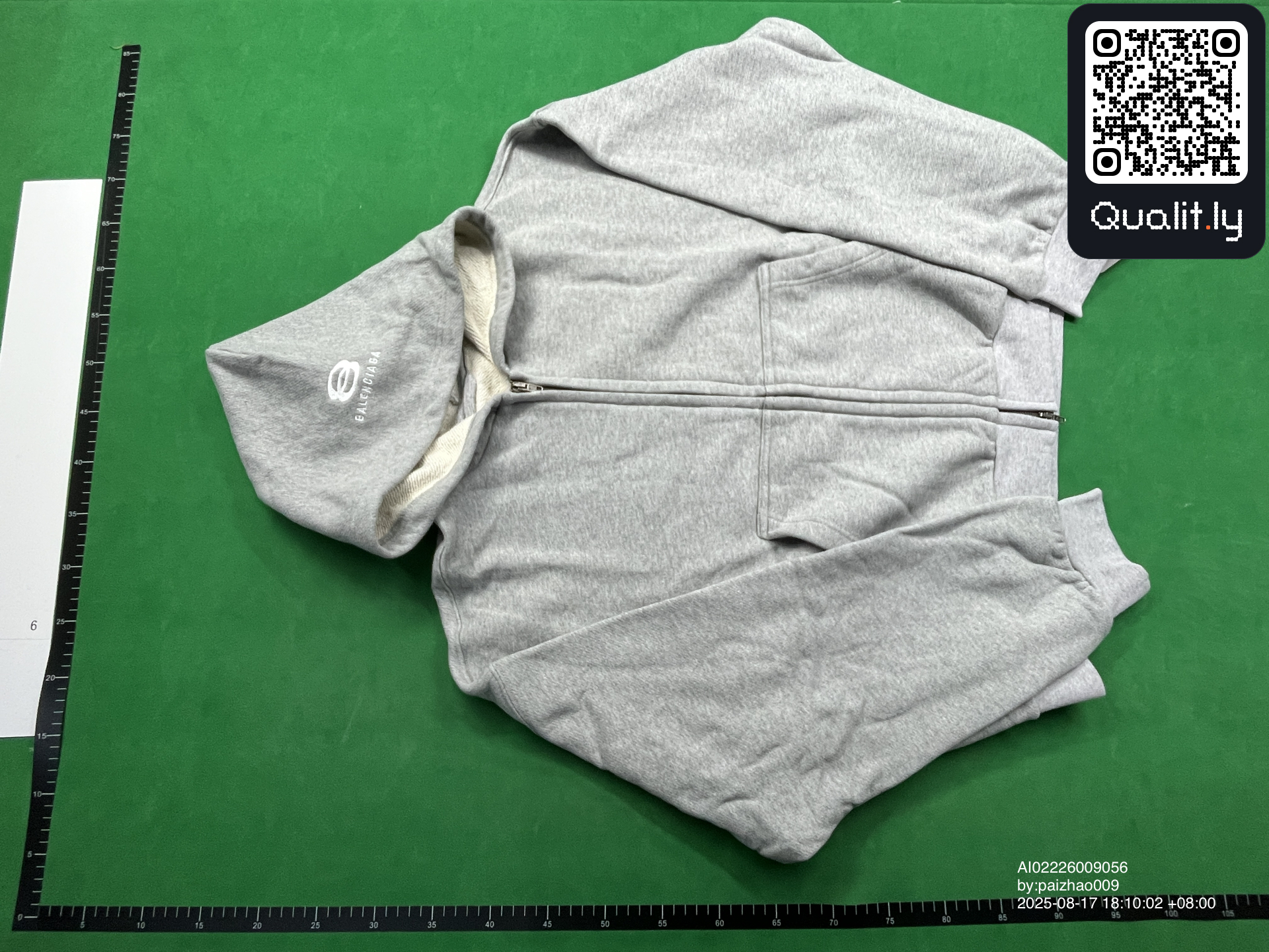 Hoodie — QC-foto 3 van 4