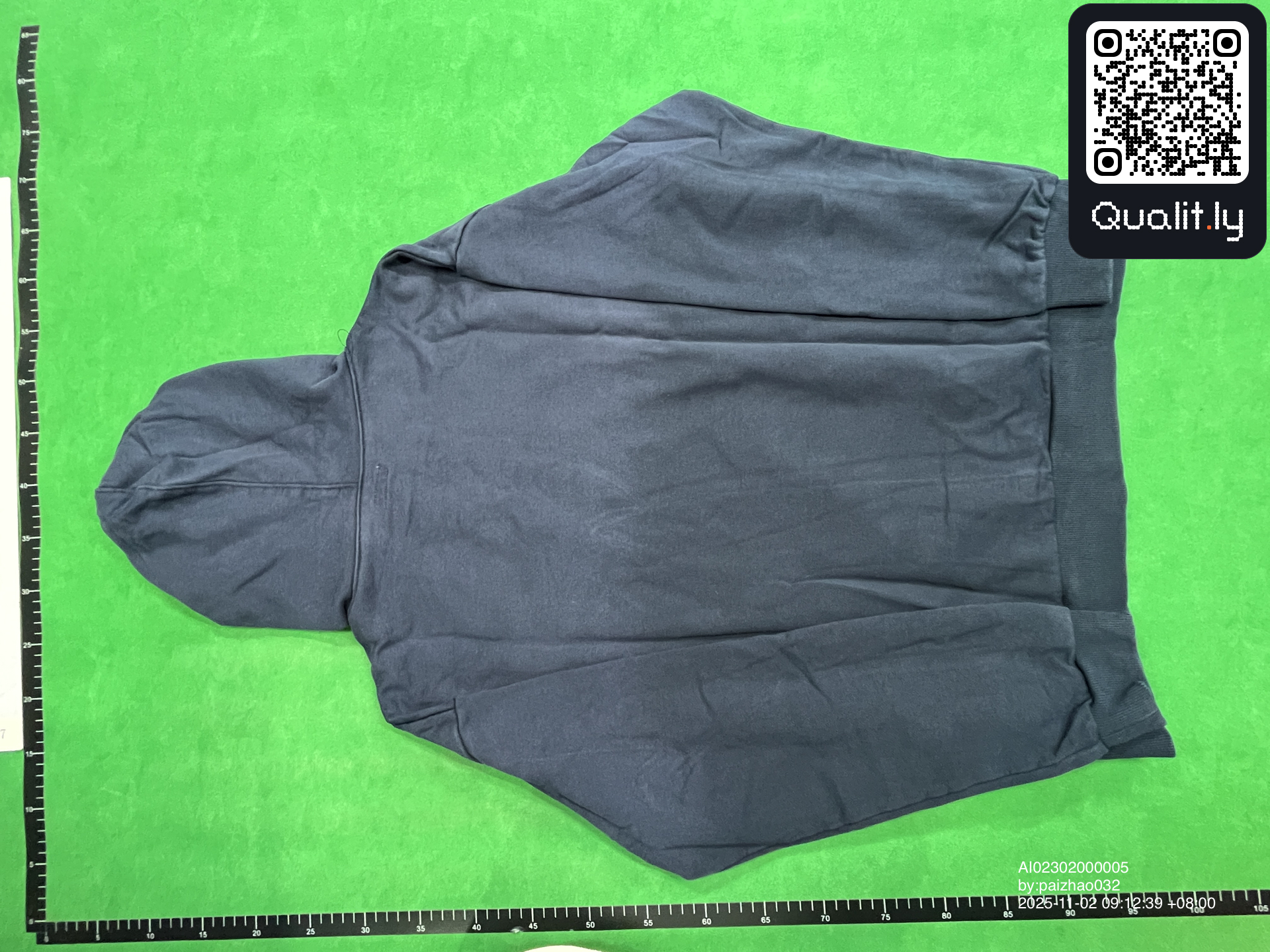 Bluza z kapturem — zdjęcie QC 2 z 8