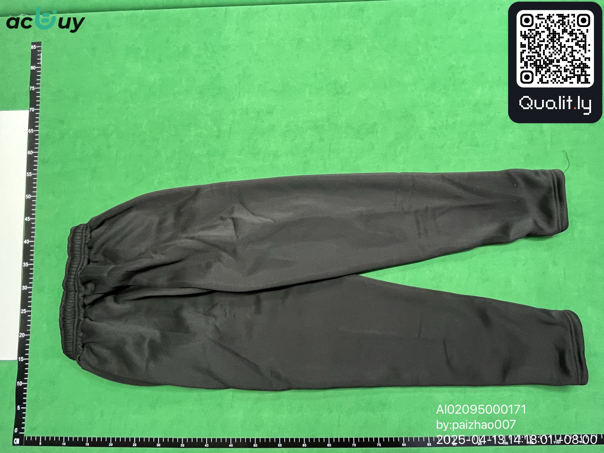 Hoodie — QC-Foto 2 von 8