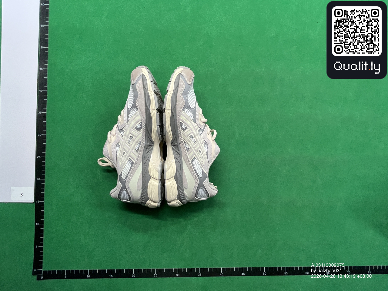 Sneakers — QC-foto 3 van 6