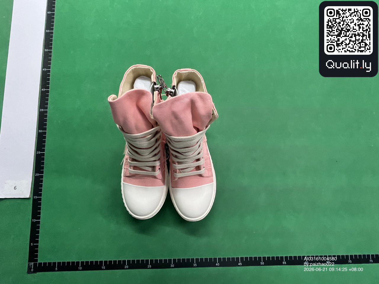 Sneakers — QC-foto 1 van 6