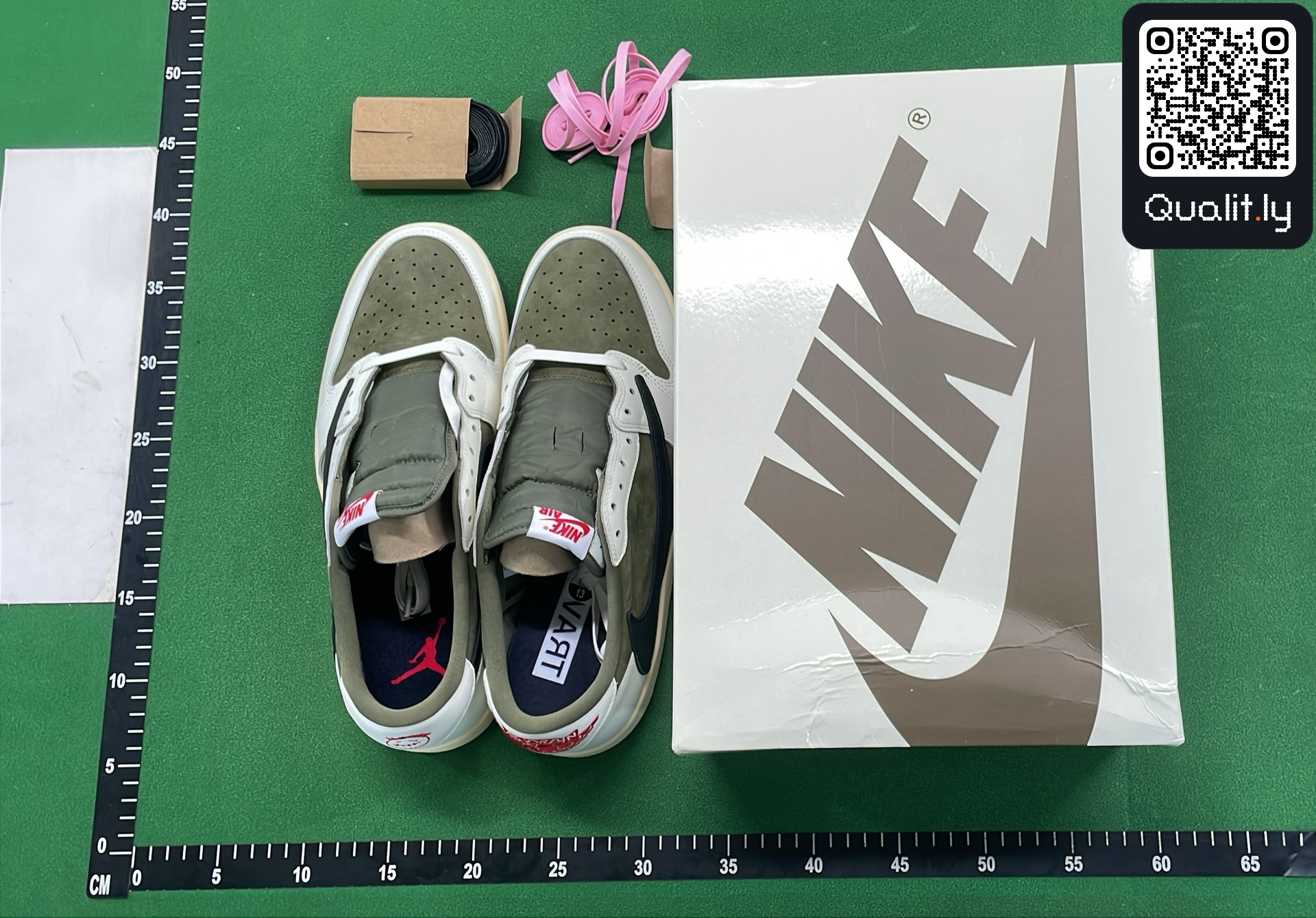 Sneakers QC photo 1 of 102