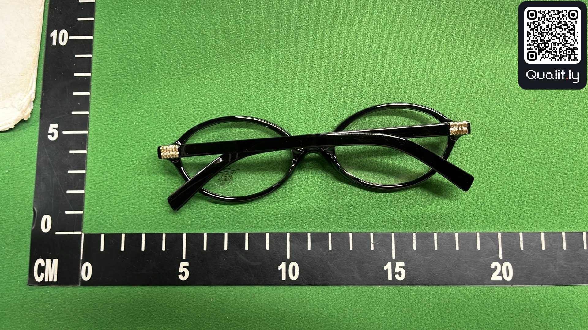 Sunglasses QC photo 2 of 13
