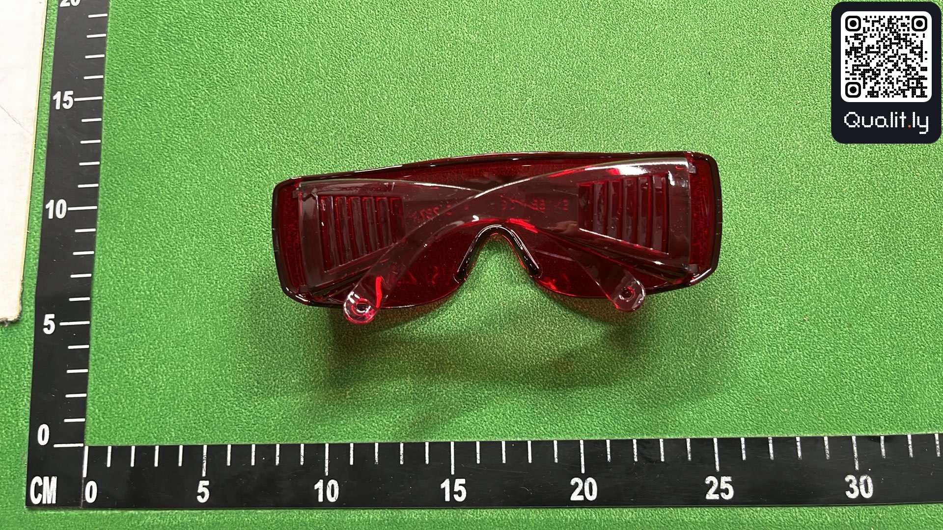 Lunettes de soleil — photo QC 3 sur 3