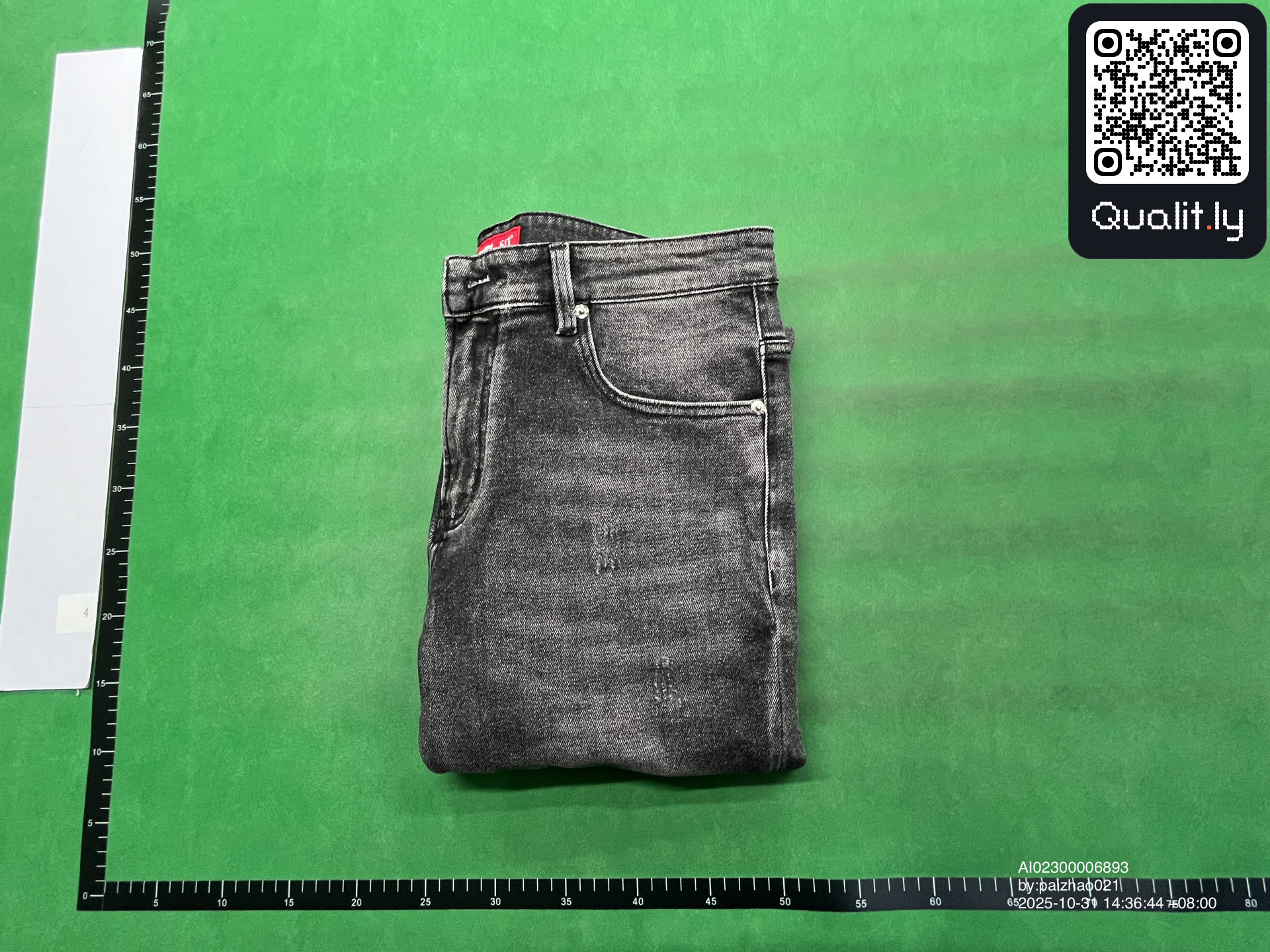 牛仔裤 QC 照片 1 / 4