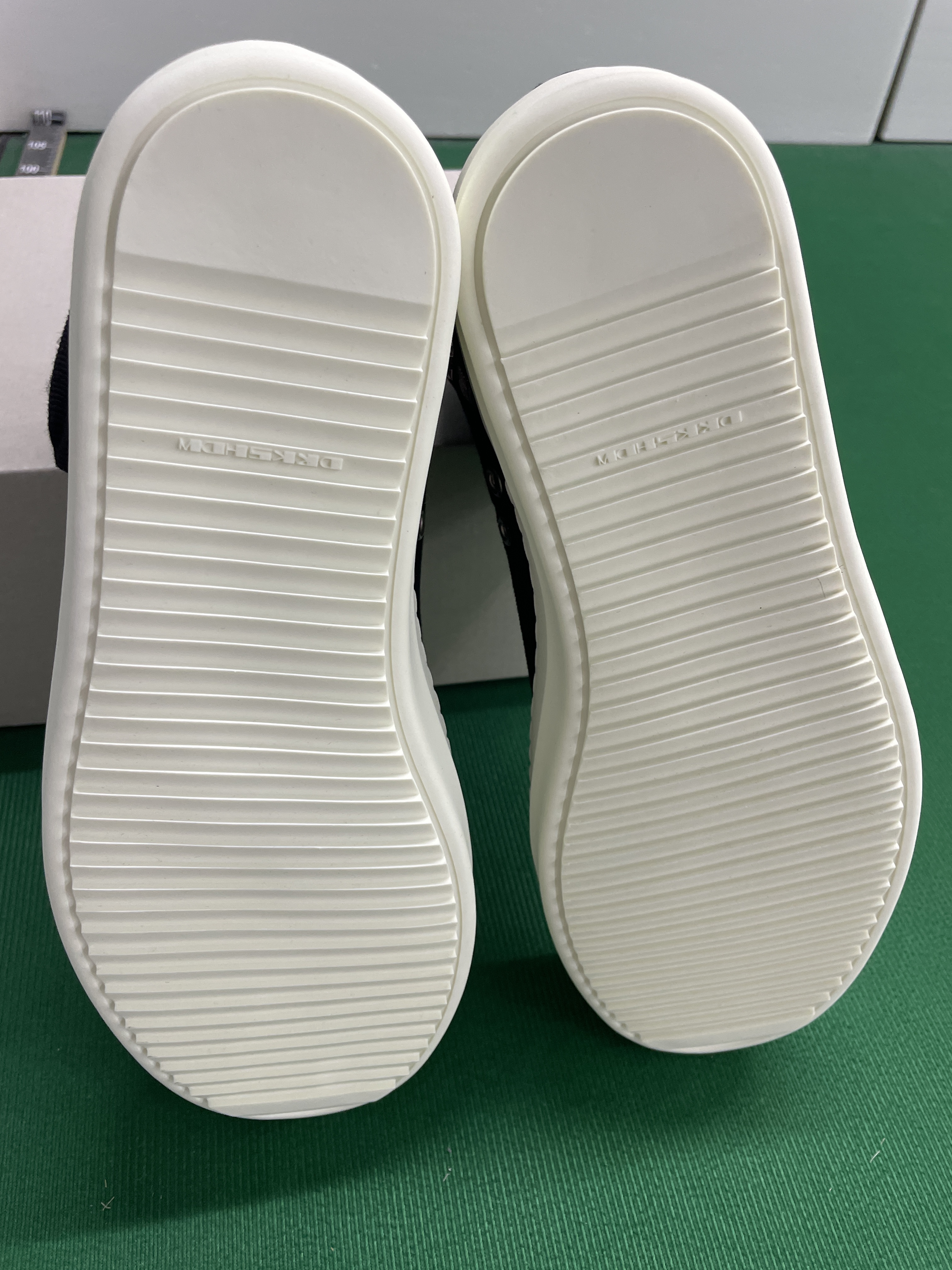 Sneakers — QC-foto 3 van 54