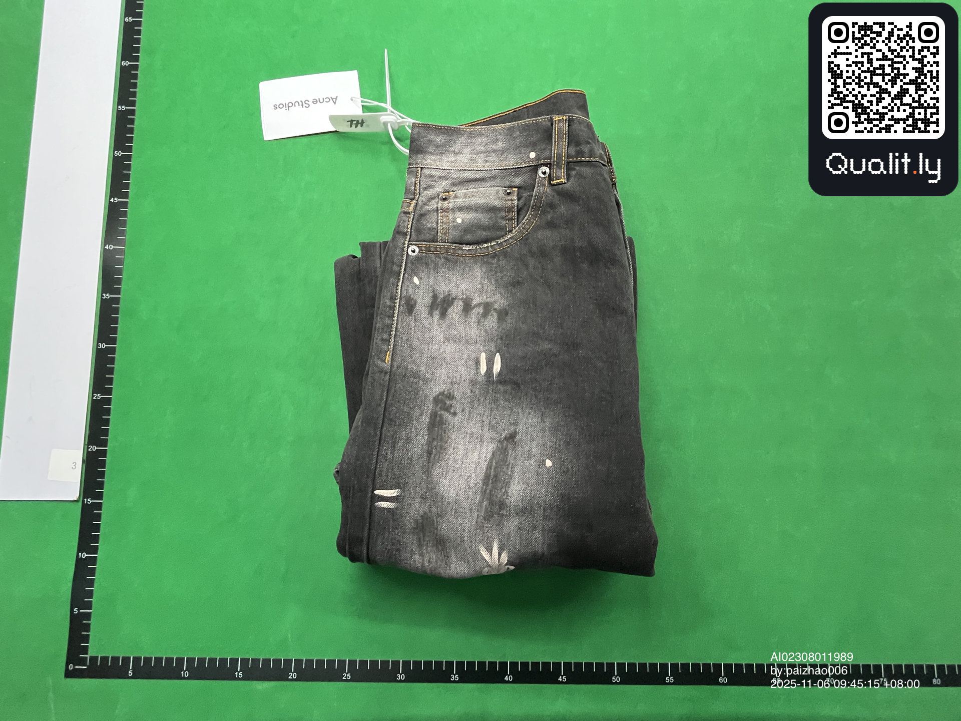 Jeans — QC-foto 1 av 4