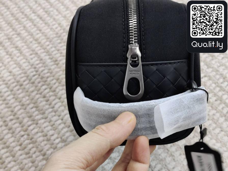 Bottega Veneta Woven Pouch Black QC photo 1