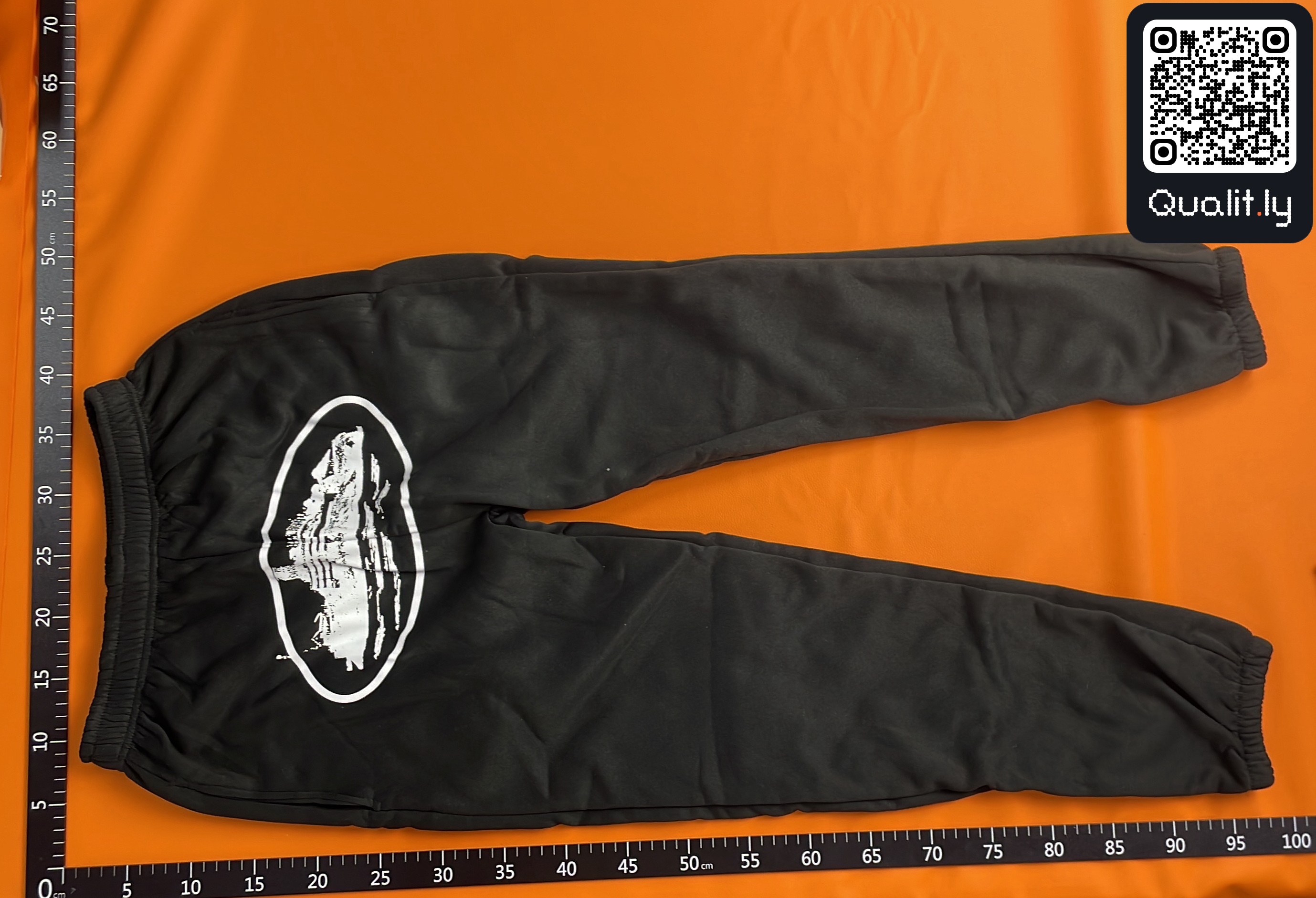 Hoodie — QC-Foto 2 von 32