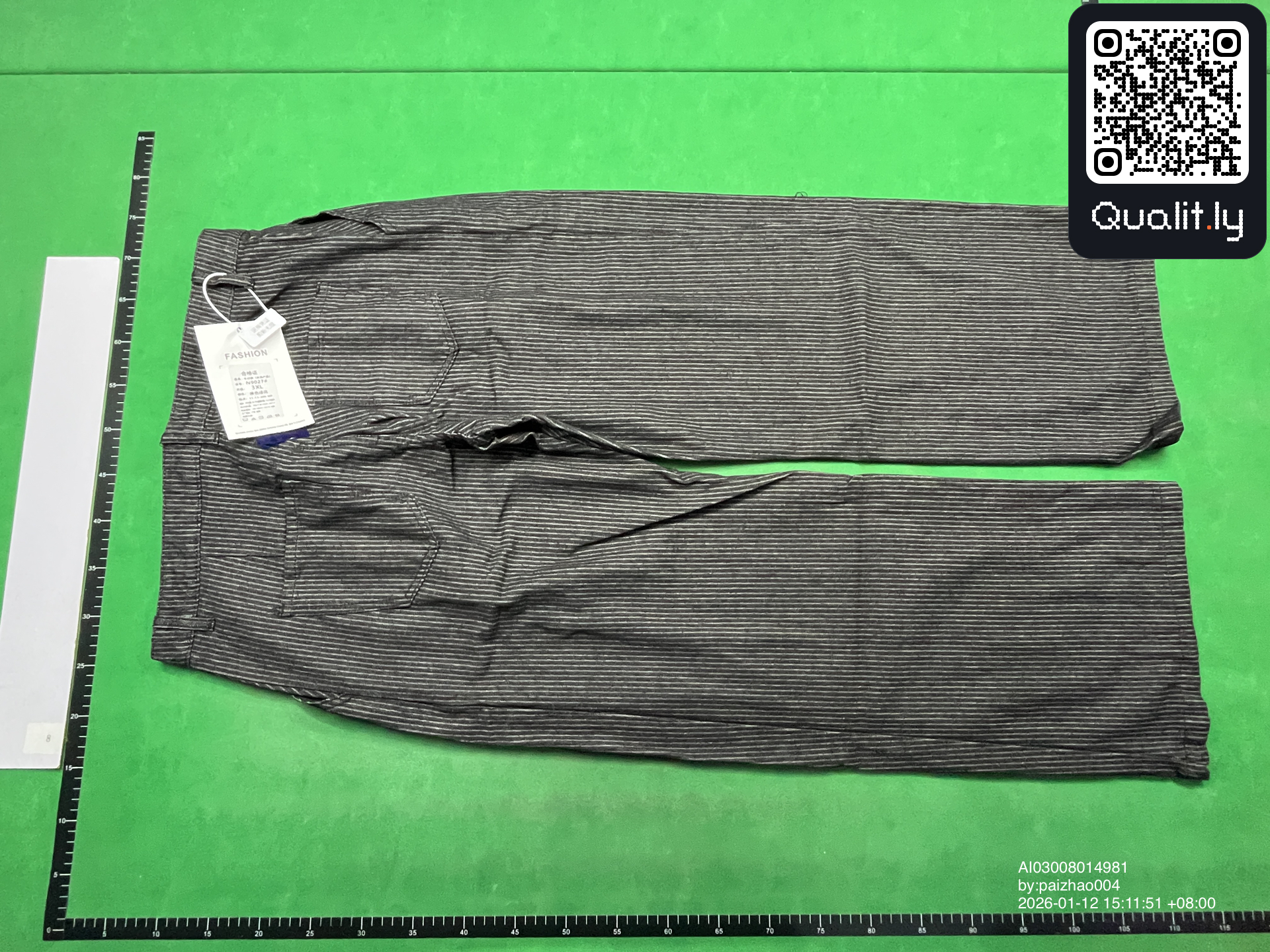 Jeans — QC-foto 2 av 4