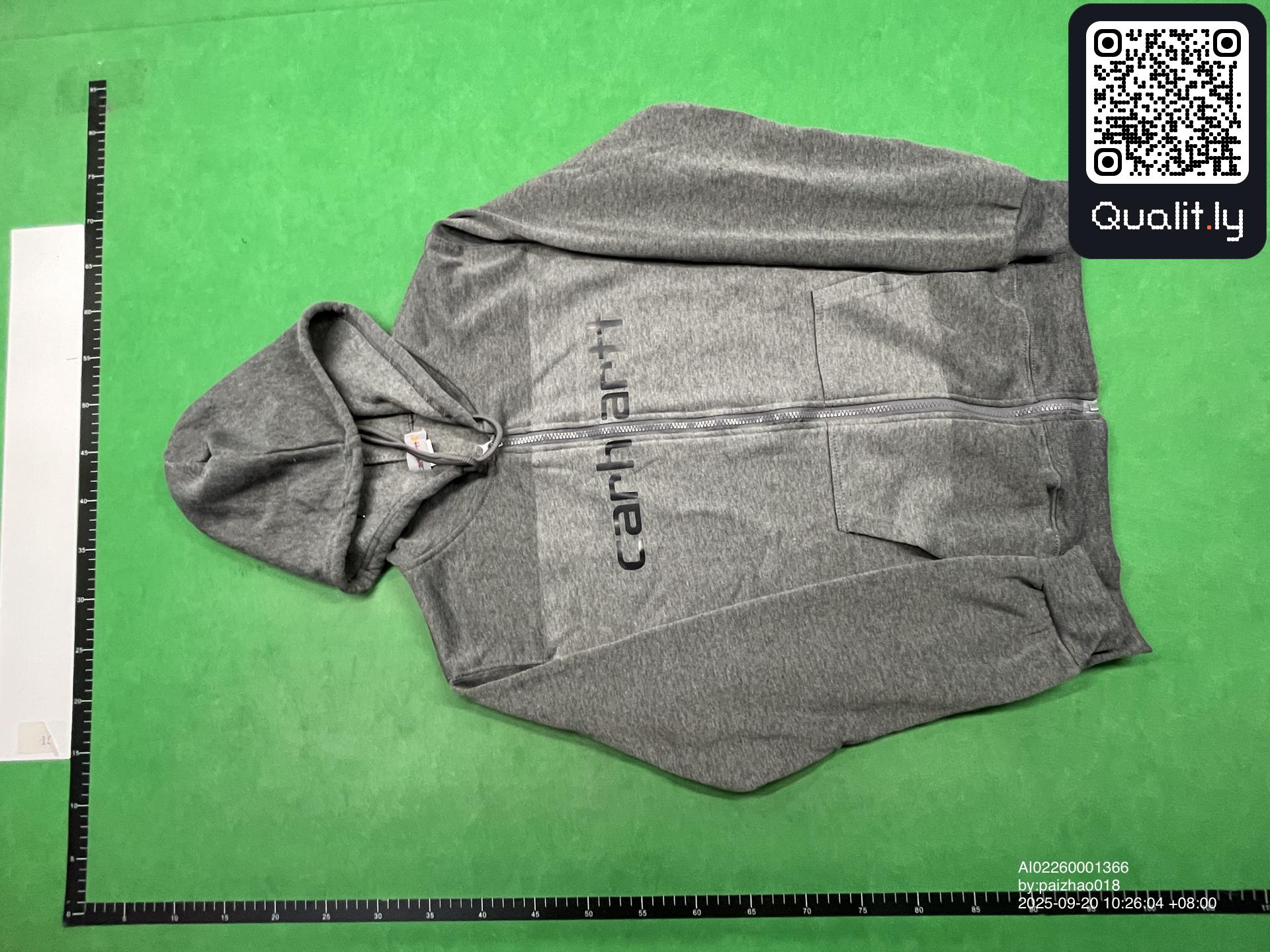Sweat à capuche — photo QC 3 sur 8