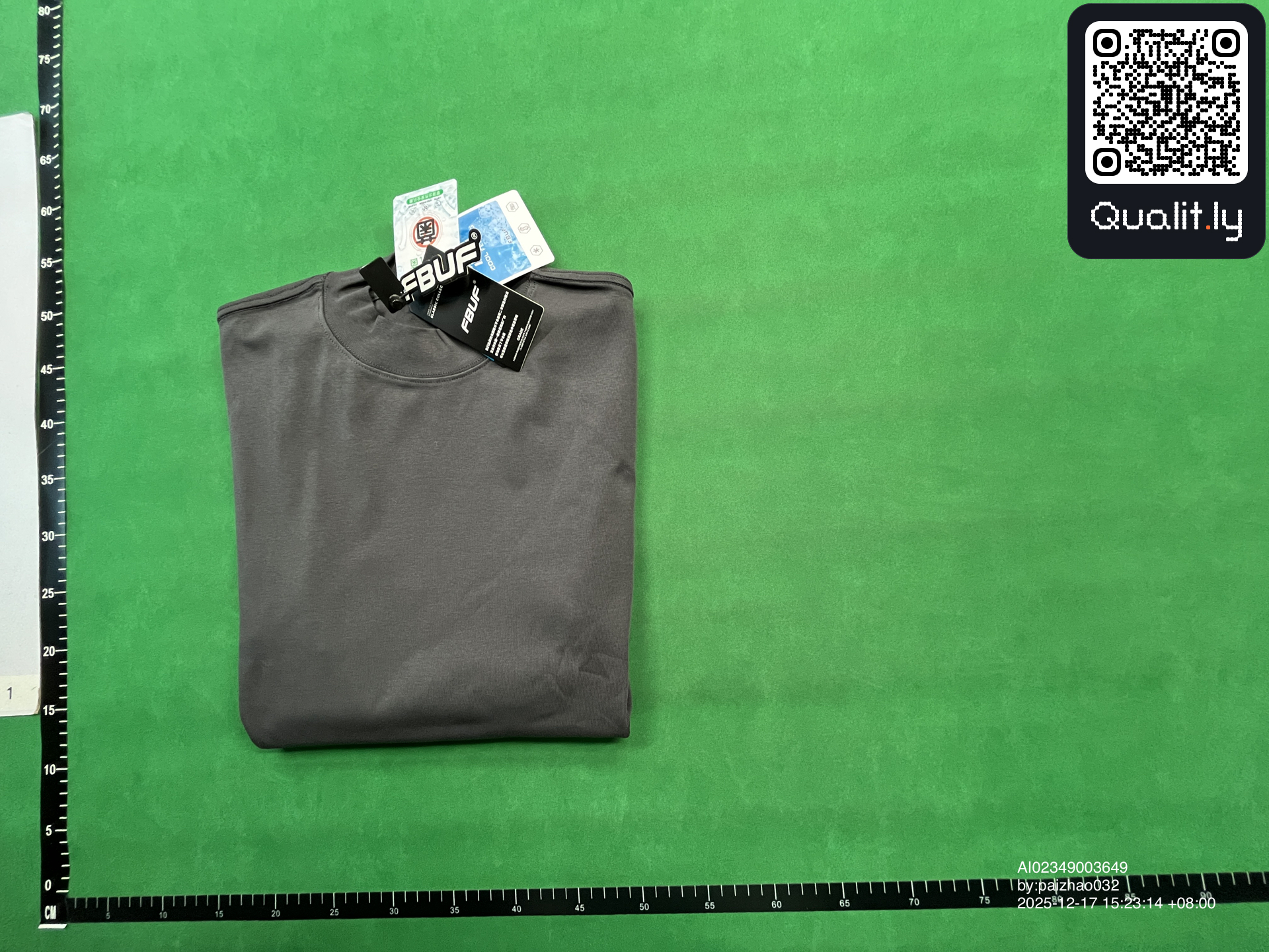Tricou — fotografie QC 1 din 4