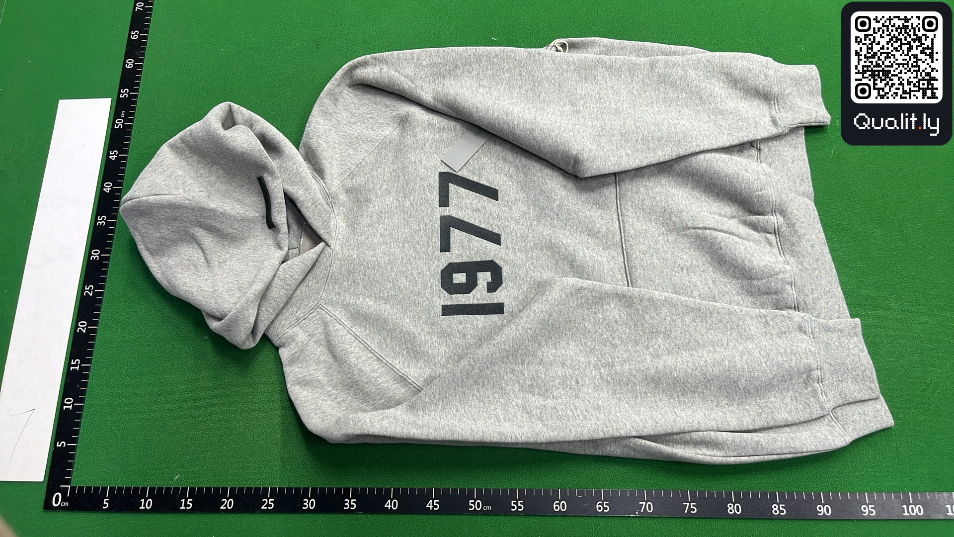Hoodie QC photo 2 of 147