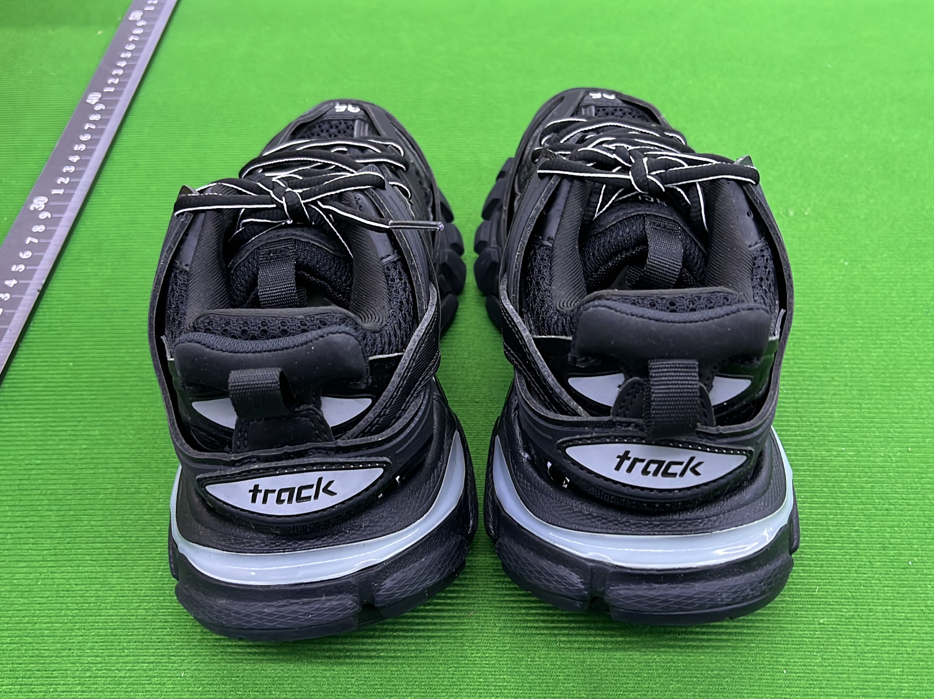 Sneakersy — zdjęcie QC 2 z 12