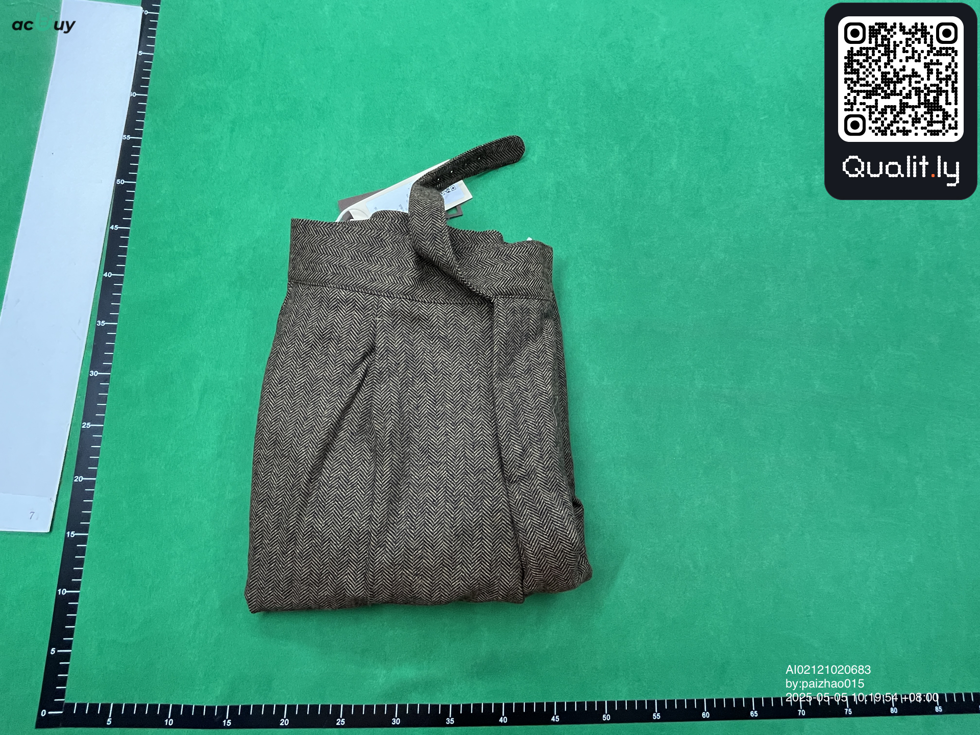 Pantaloni — fotografie QC 1 din 4