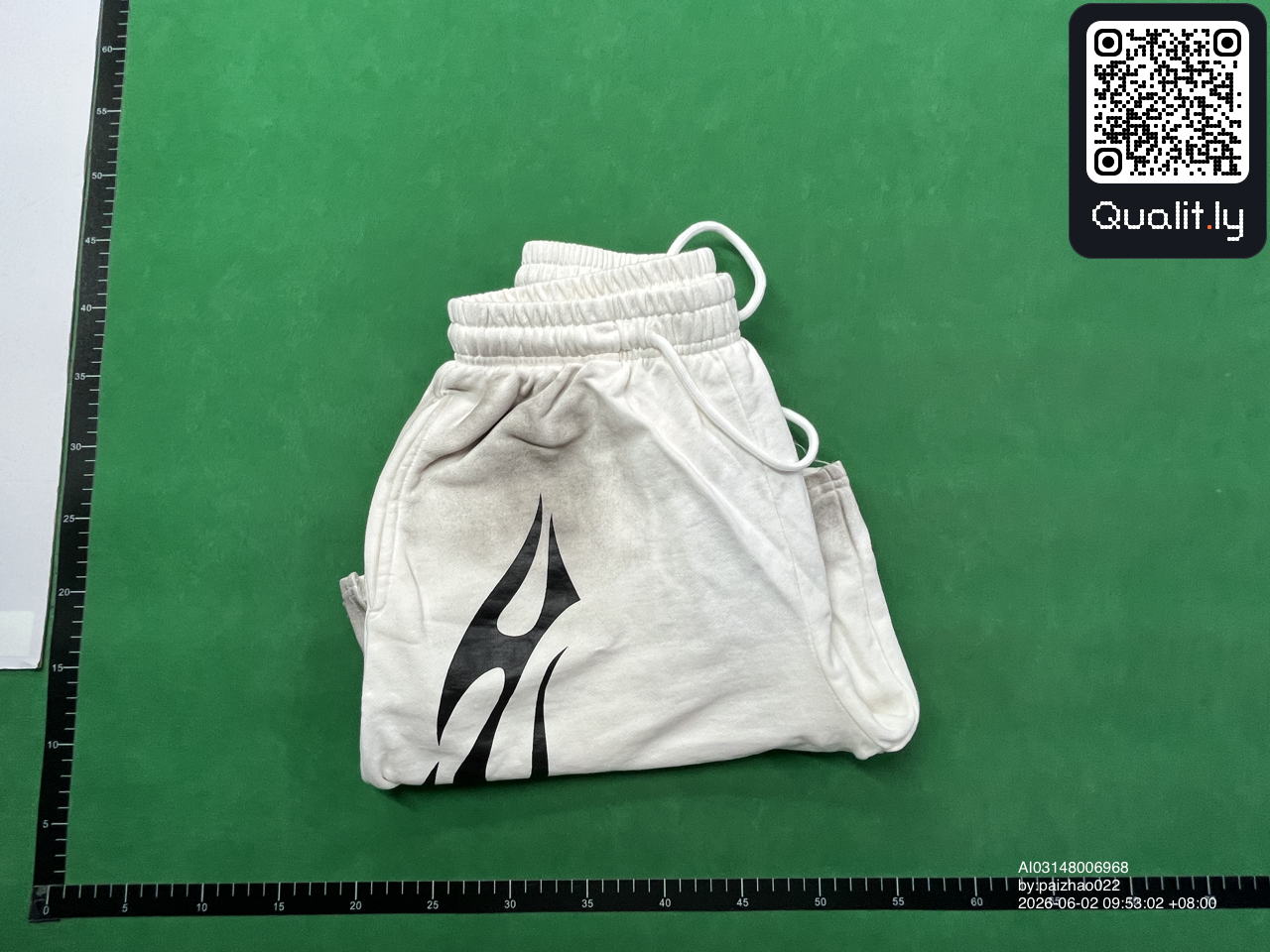 Pantaloncini — foto QC 1 di 30