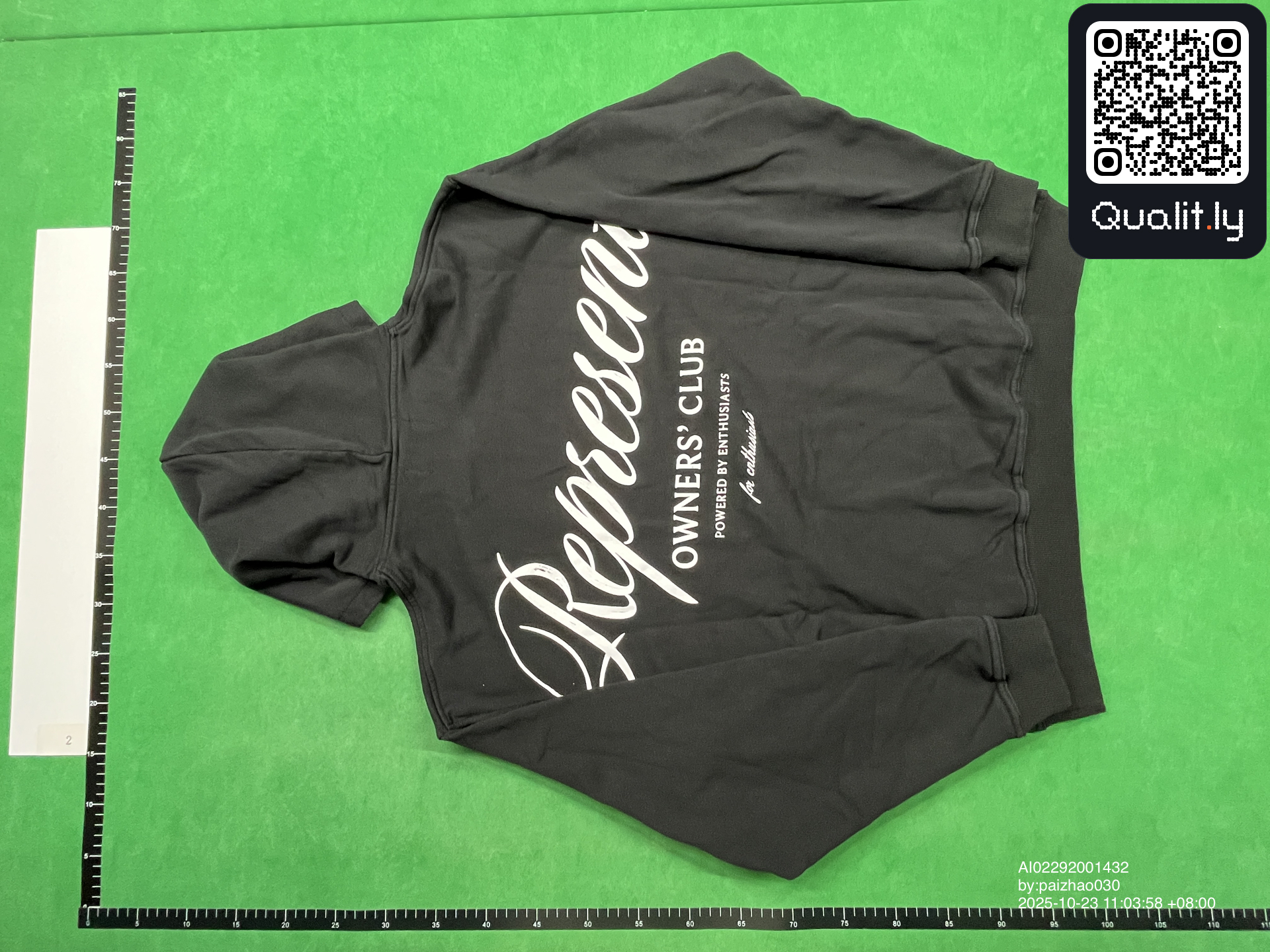Hoodie — QC-Foto 2 von 4