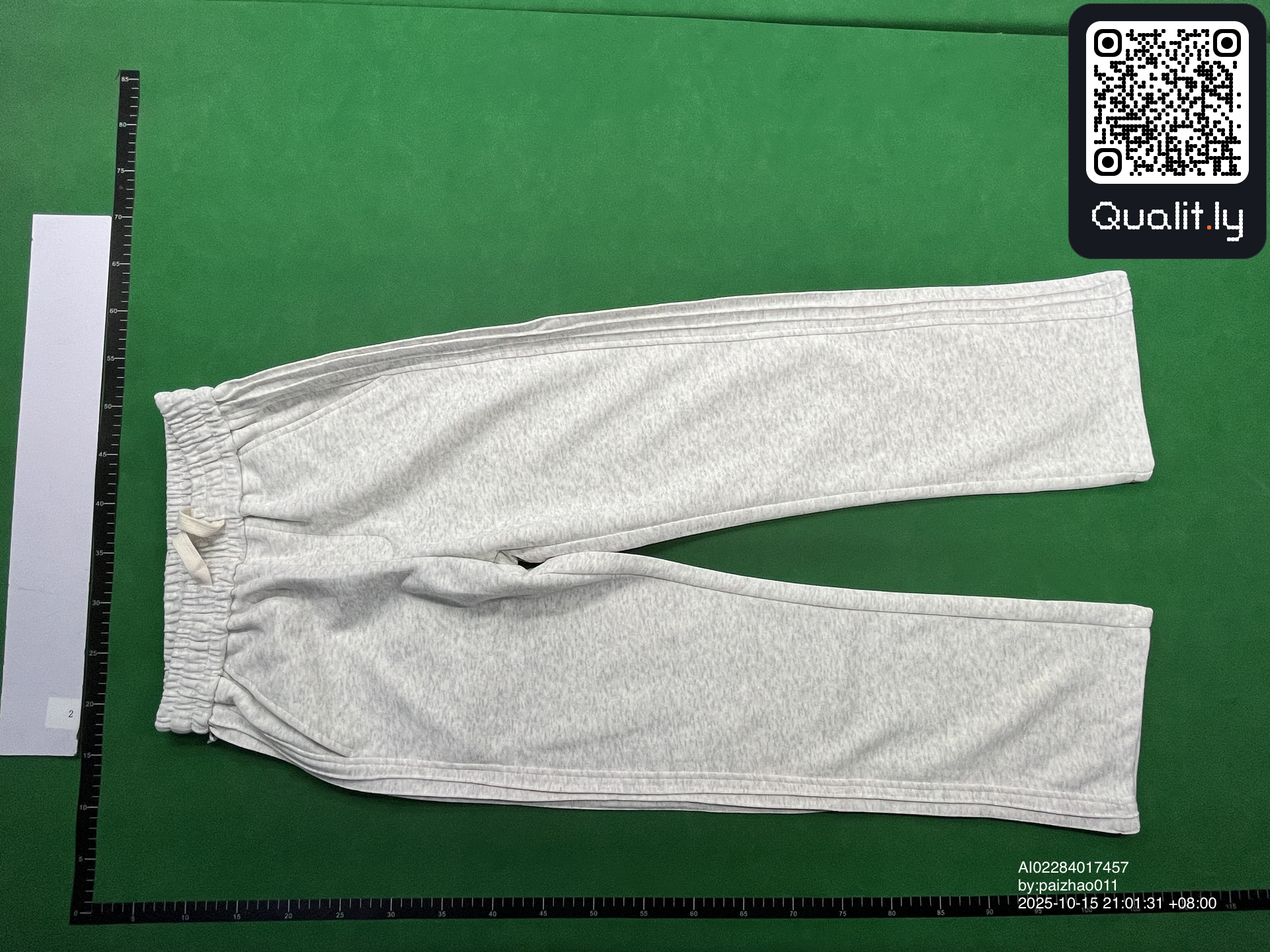 Pantaloni — fotografie QC 3 din 4
