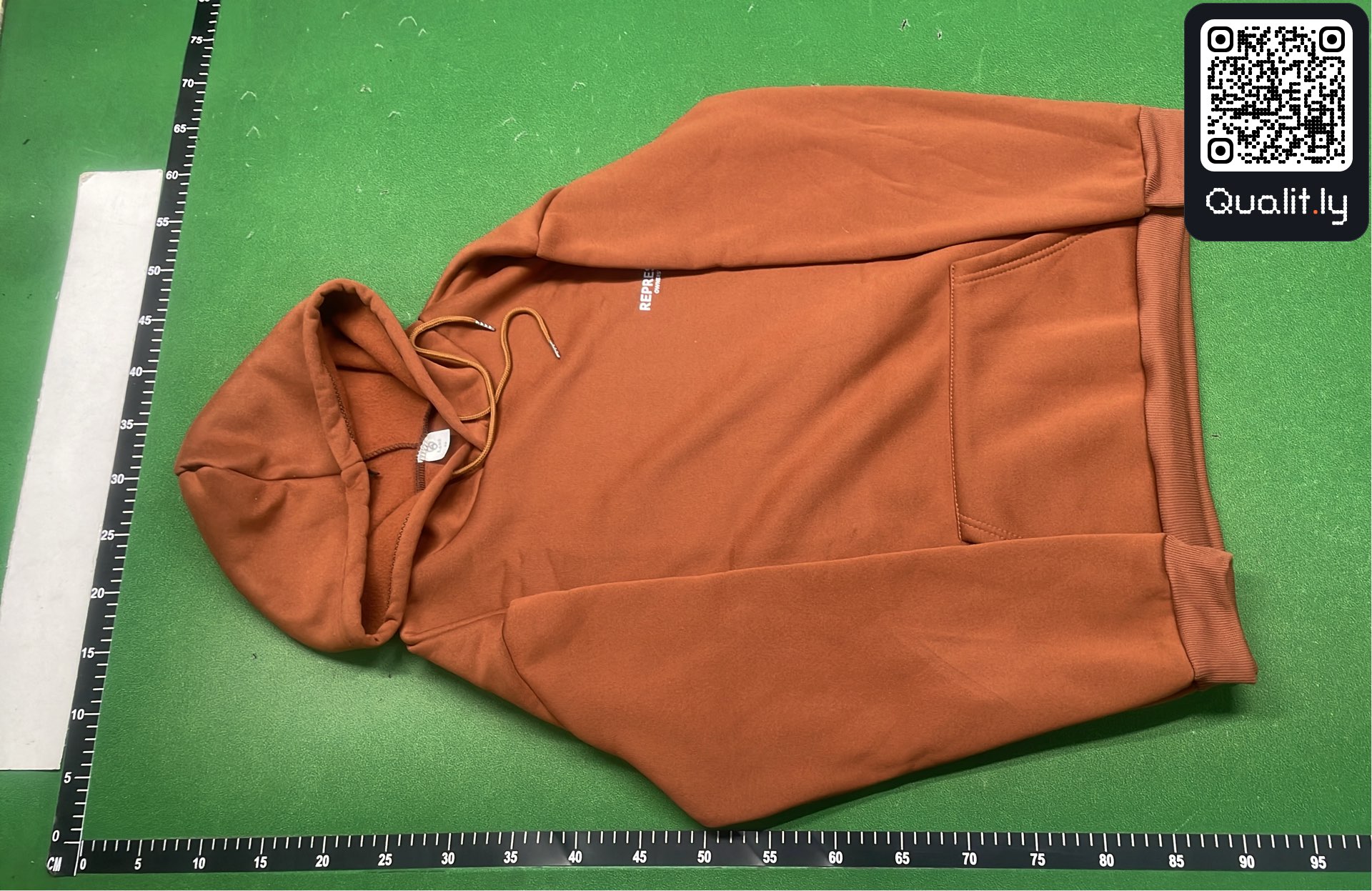 Hoodie — QC-Foto 2 von 4