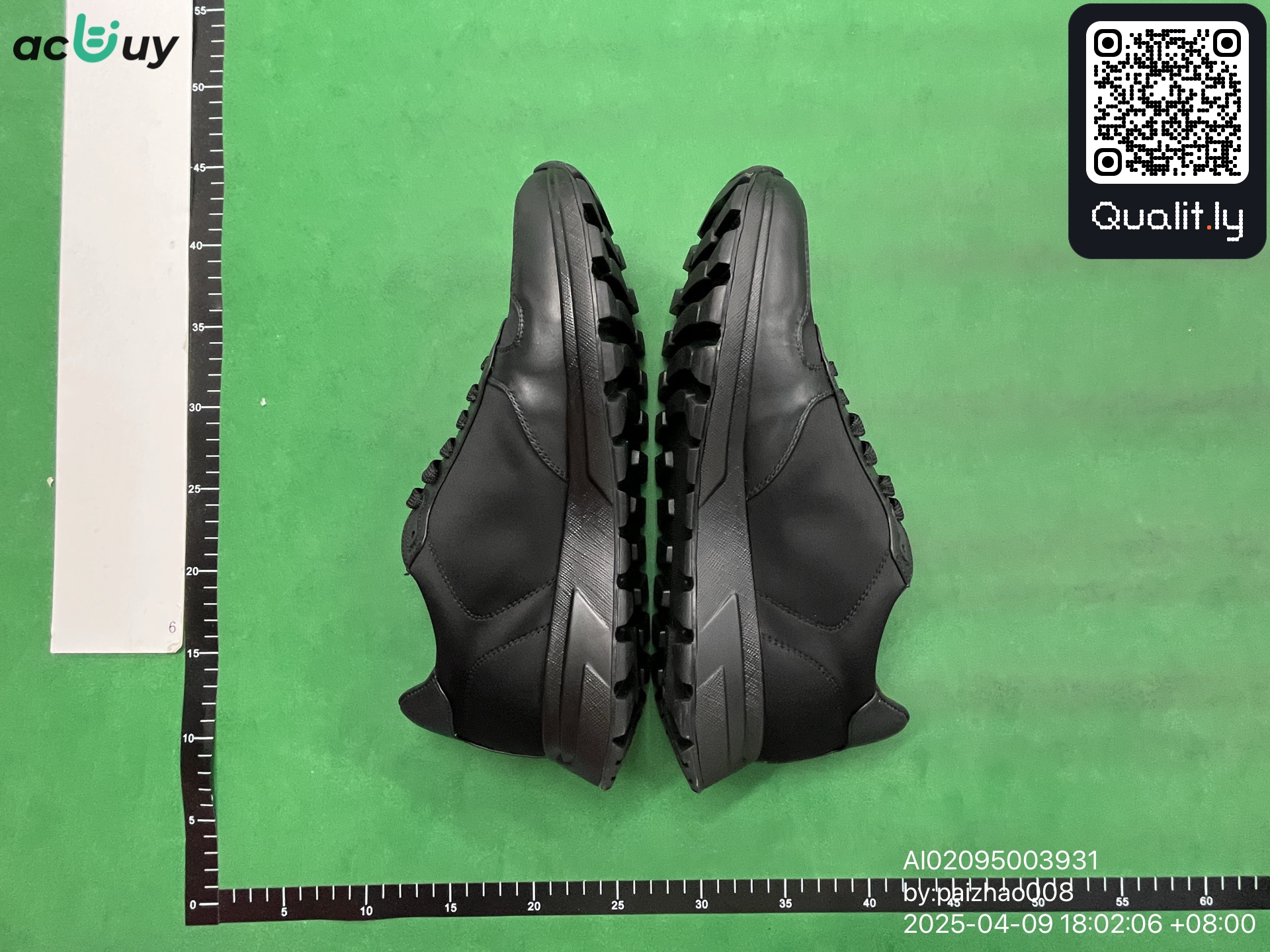 Sneakers — QC-foto 3 van 30
