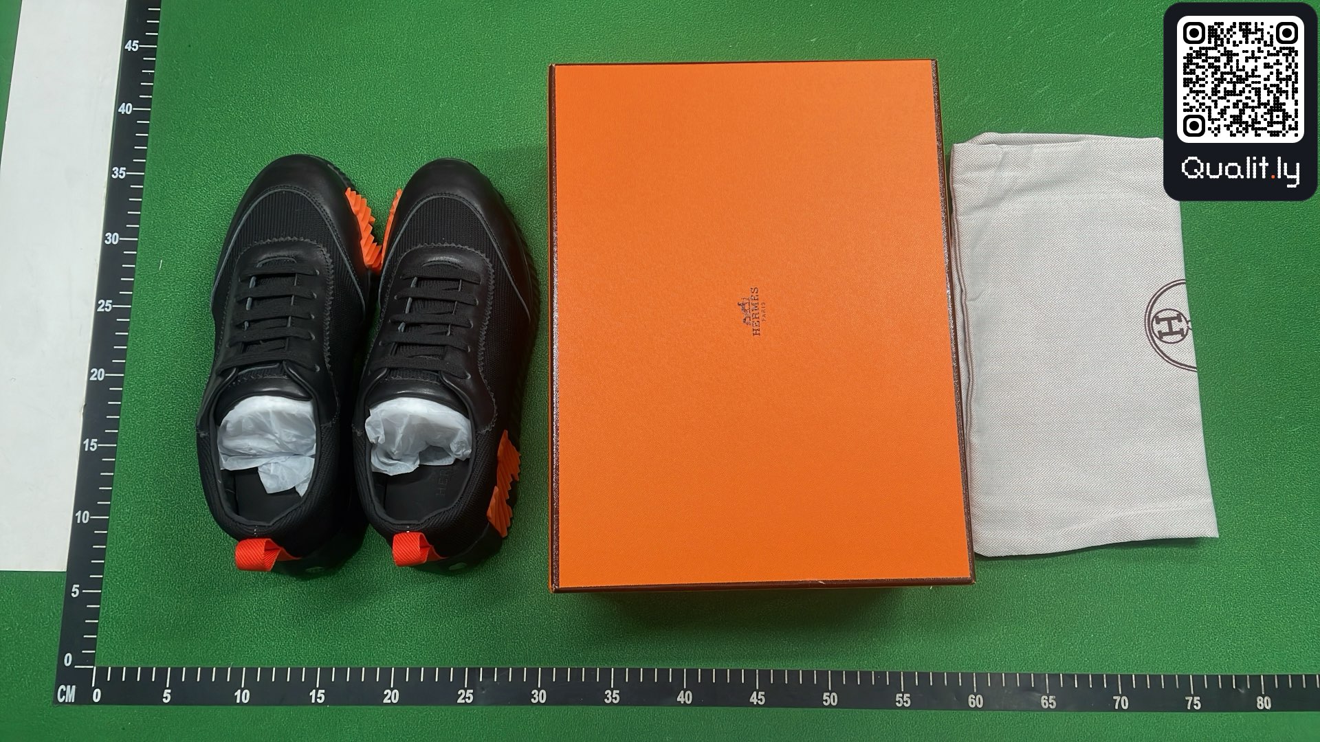 Sneakers QC photo 1 of 136