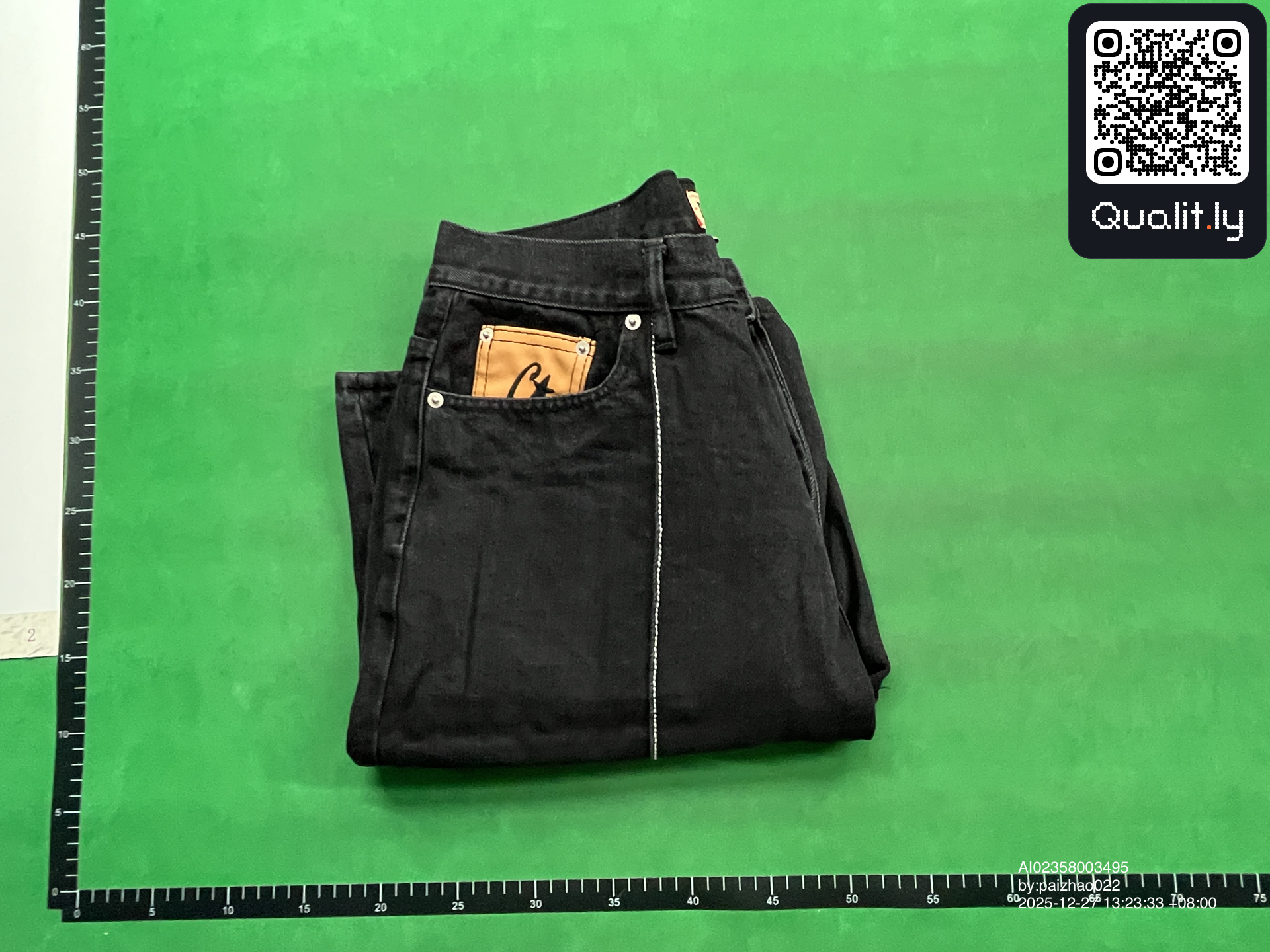 Jeansy — zdjęcie QC 1 z 4