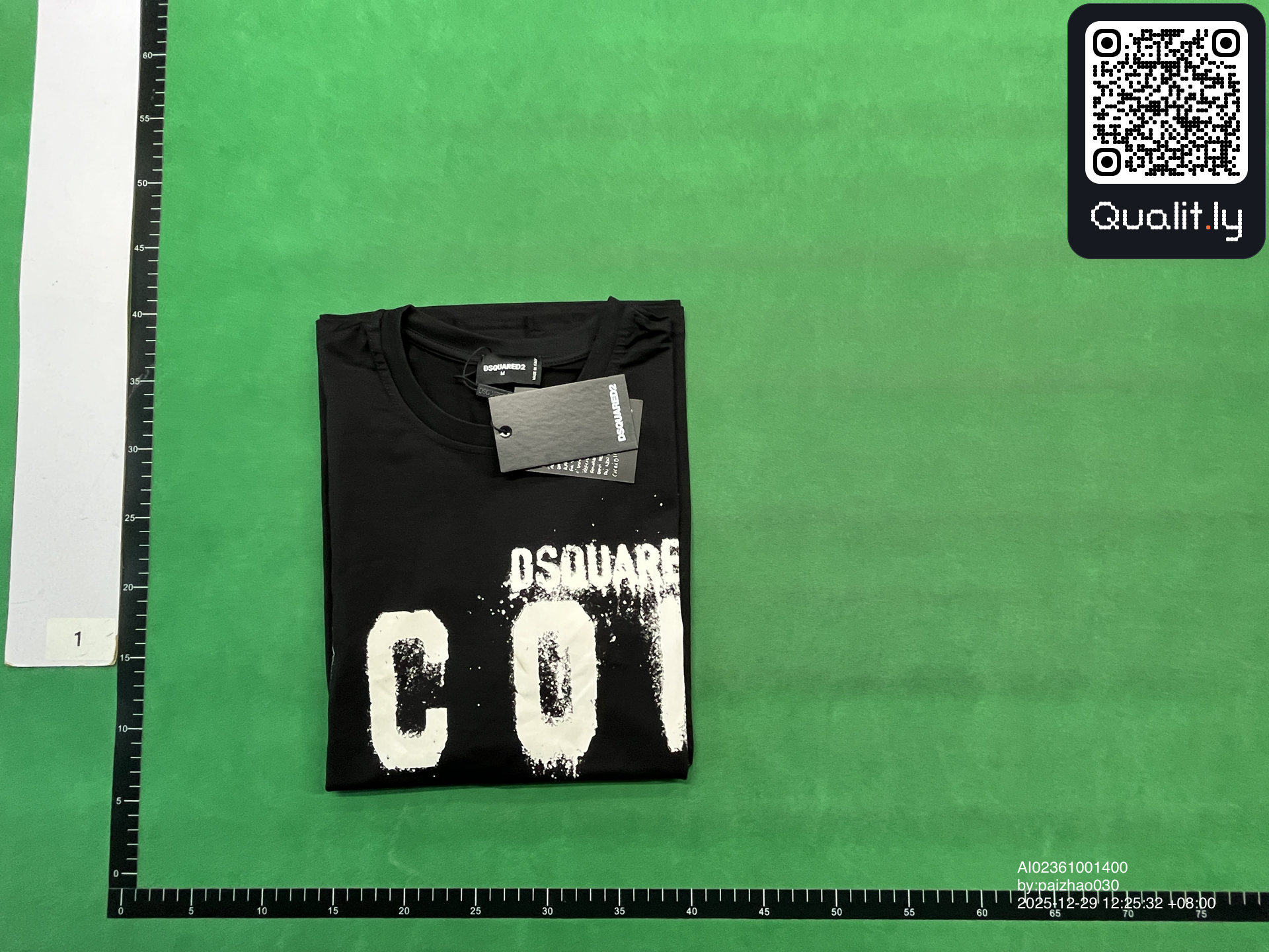 Tricou — fotografie QC 1 din 4