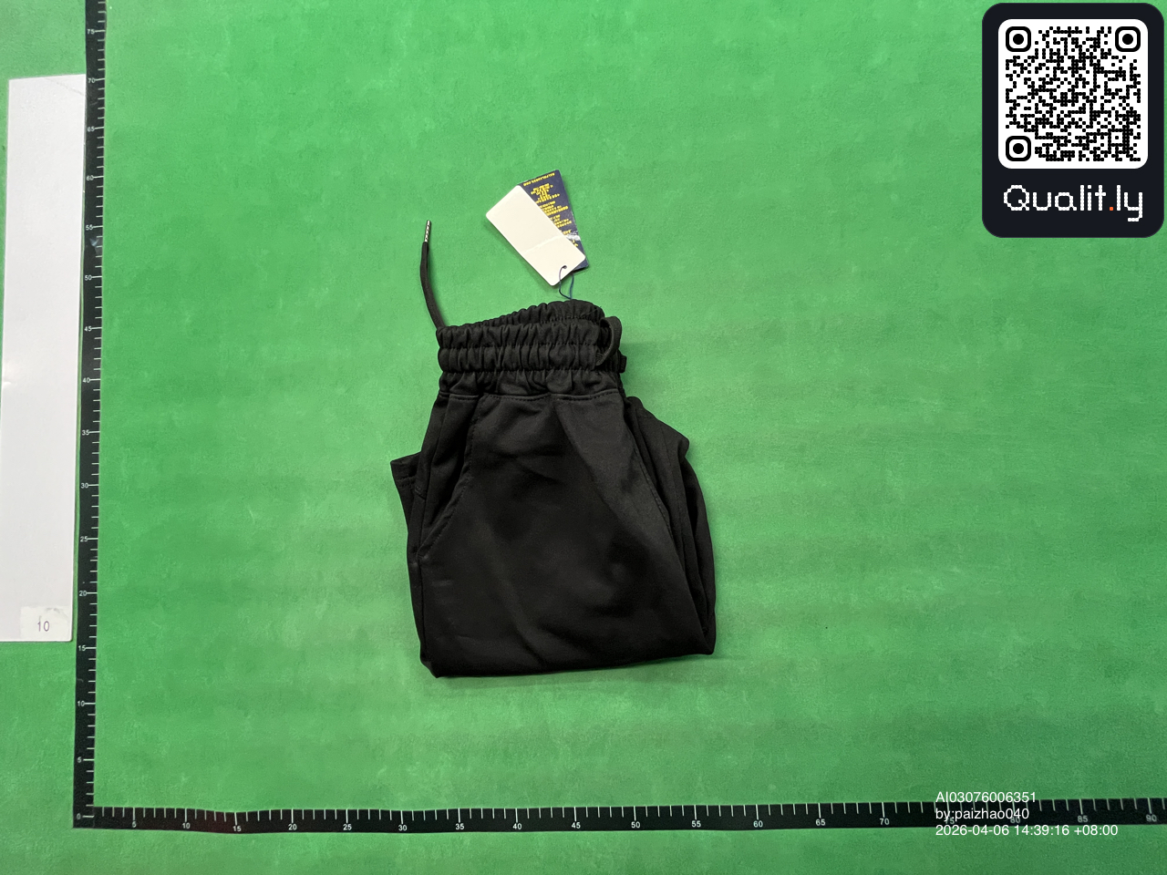 短裤 QC 照片 1 / 4