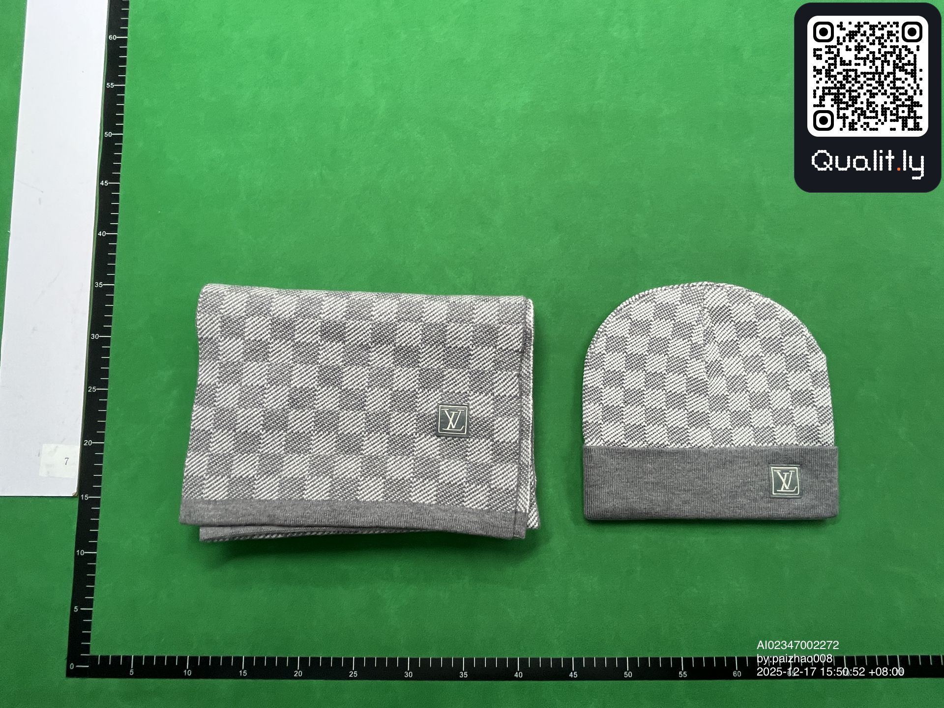 Sweter — zdjęcie QC 1 z 12