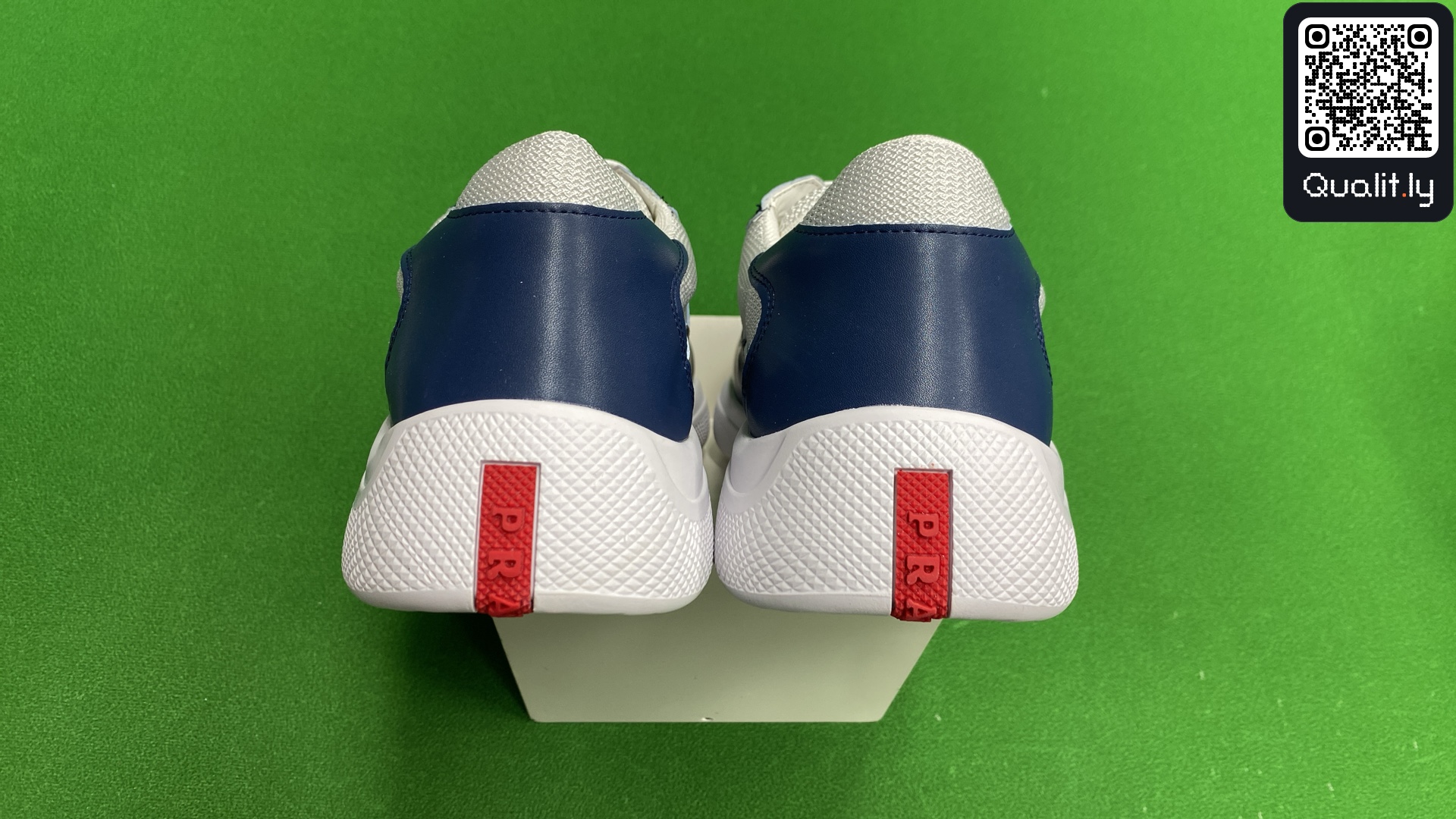 Sneakers QC photo 3 of 150