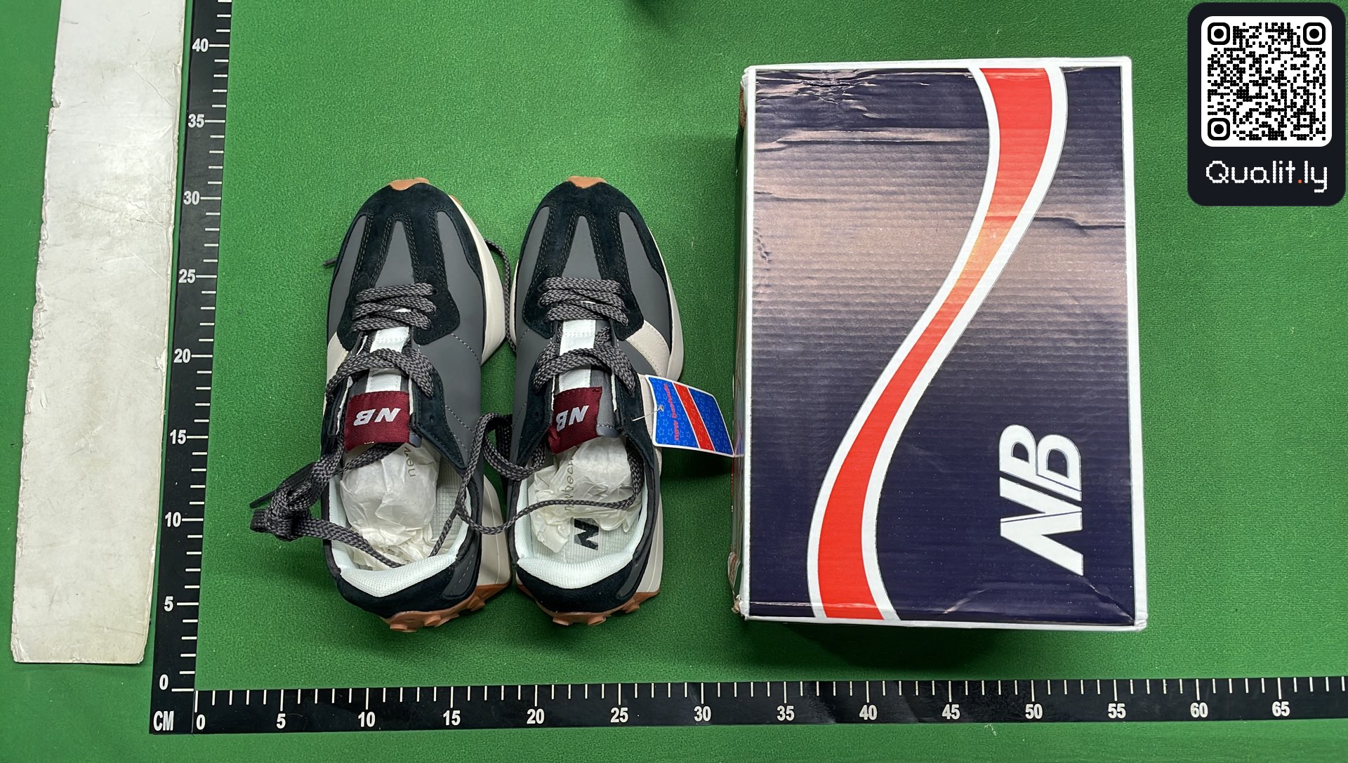 Sneakers QC photo 1 of 40
