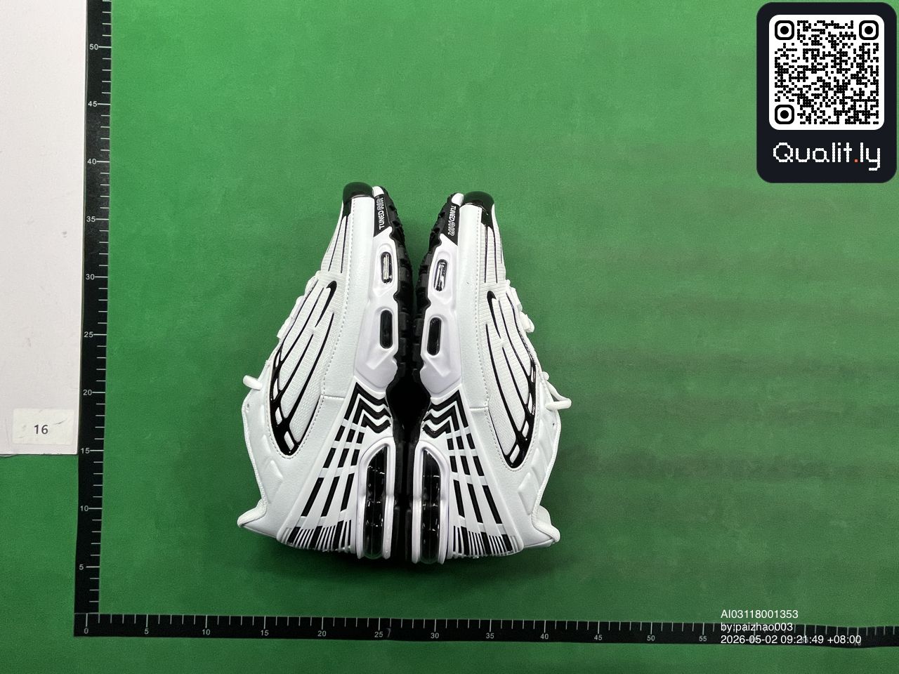 Sneaker — QC-Foto 1 von 40
