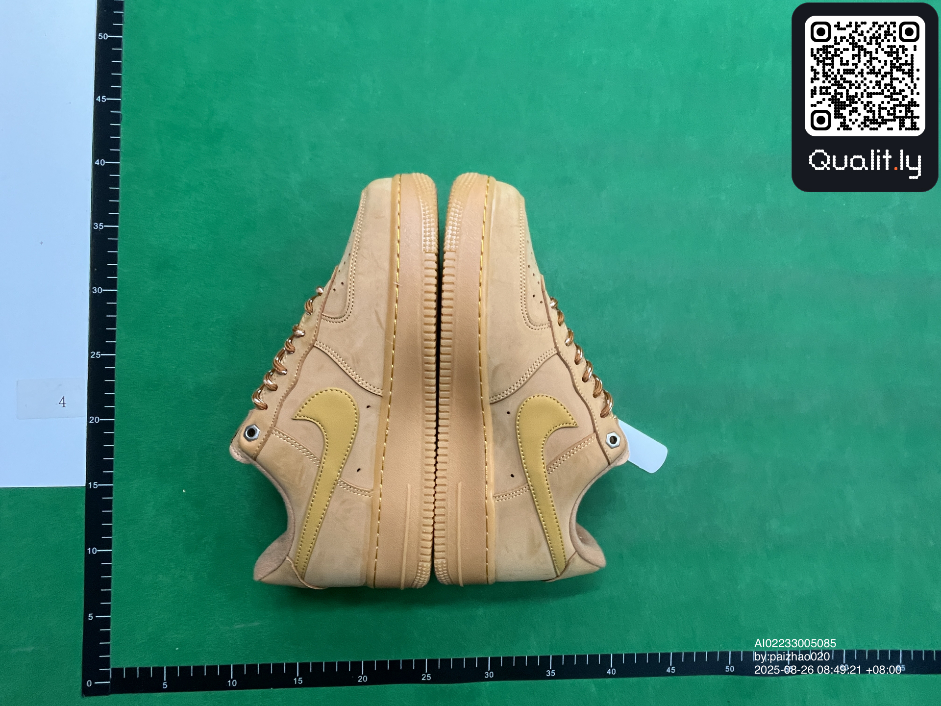 Sneakers — foto QC 3 di 20