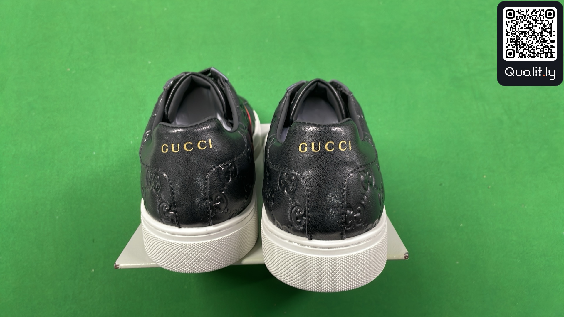 Sneakers — QC-foto 3 van 6