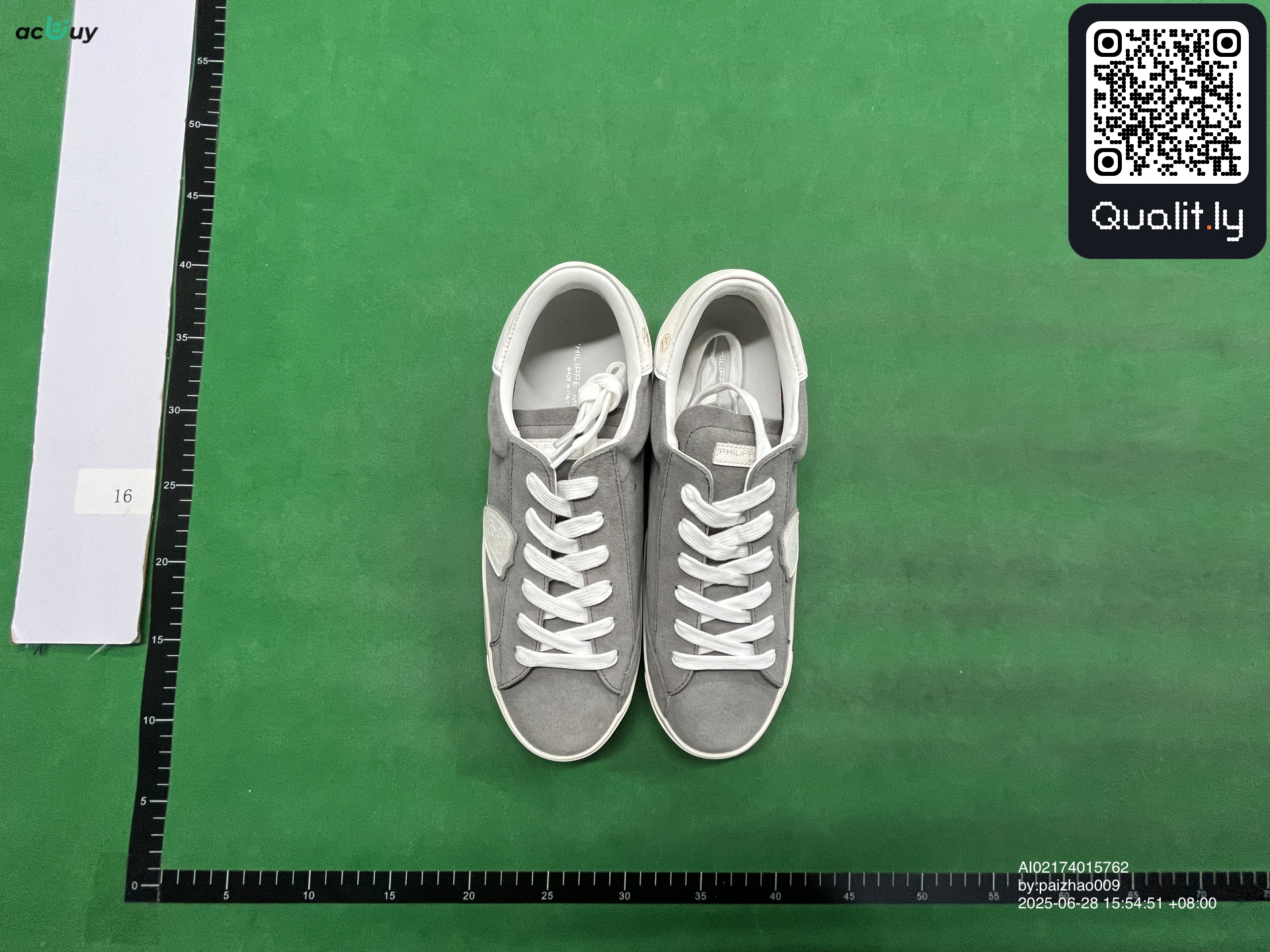 Sneakers QC photo 1 of 24