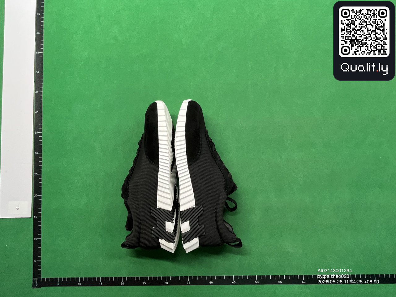 Sneakers QC photo 2 of 6