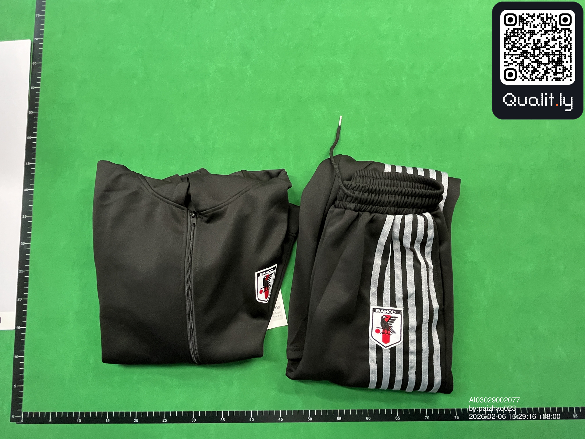 Pants QC photo 1 of 17