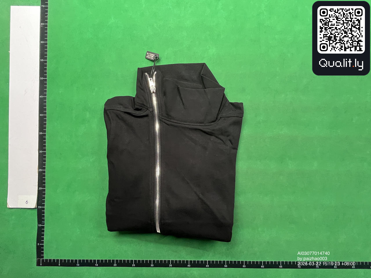 Pet — QC-foto 1 van 4